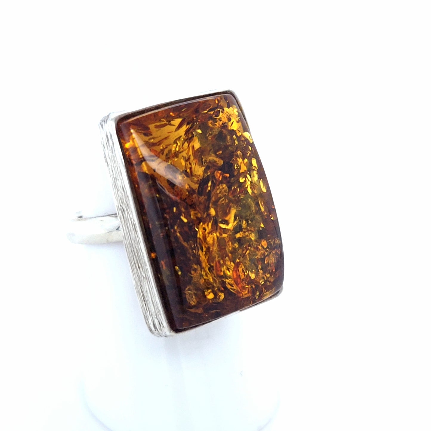 Eleganter Ring aus 925er Silber mit Seltenem Ostsee-Bernstein
