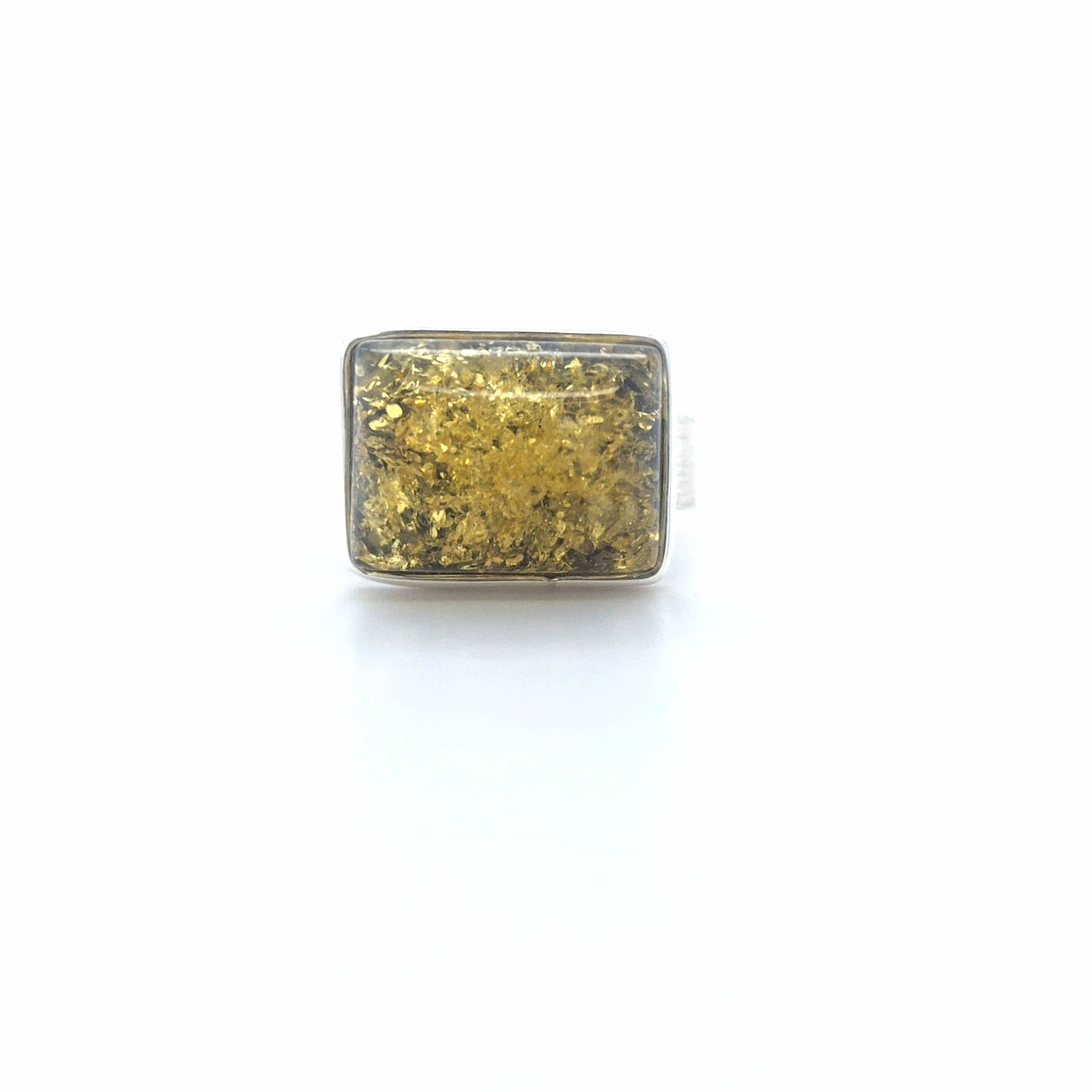 Ostsee-Gold: Edler Ring mit markantem eckigen Naturstein in Grün