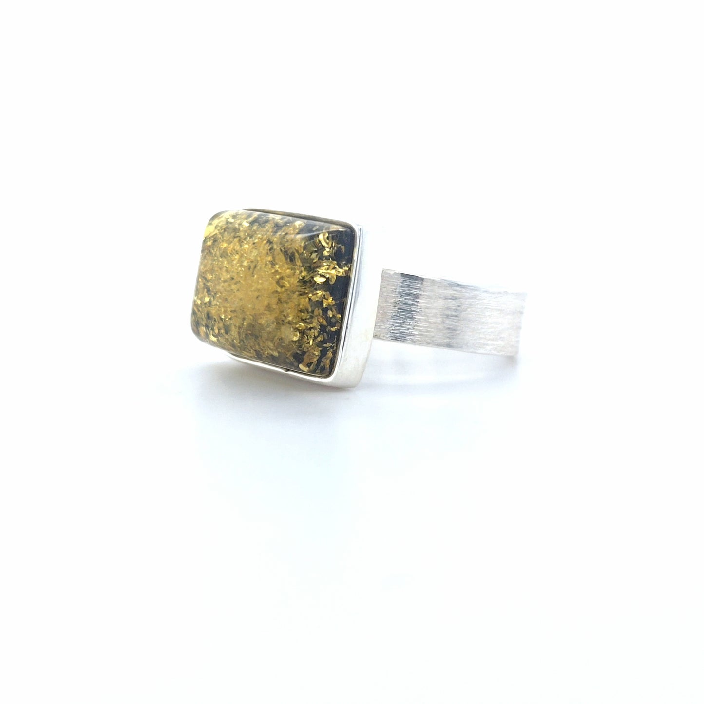 Ostsee-Gold: Edler Ring mit markantem eckigen Naturstein in Grün