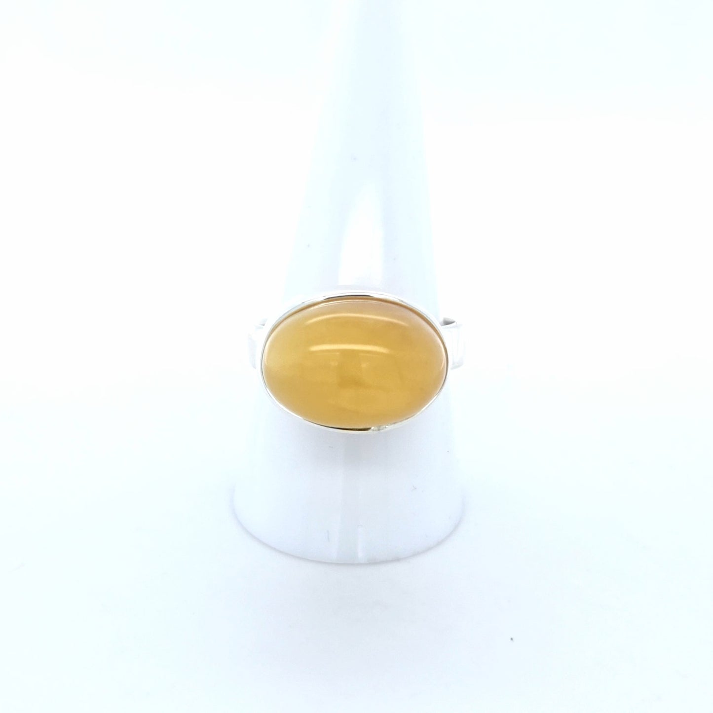 Ostsee-Gold: Edler Ring mit sanftem Naturstein in Queroptik