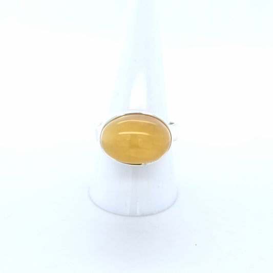 Ostsee-Gold: Edler Ring mit sanftem Naturstein in Queroptik
