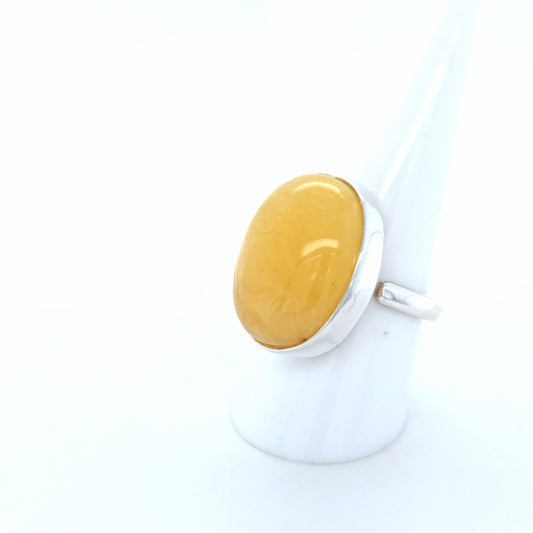 Imposanter Naturbernstein Ring: Sanfter Pastellton & echtes Sterlingsilber