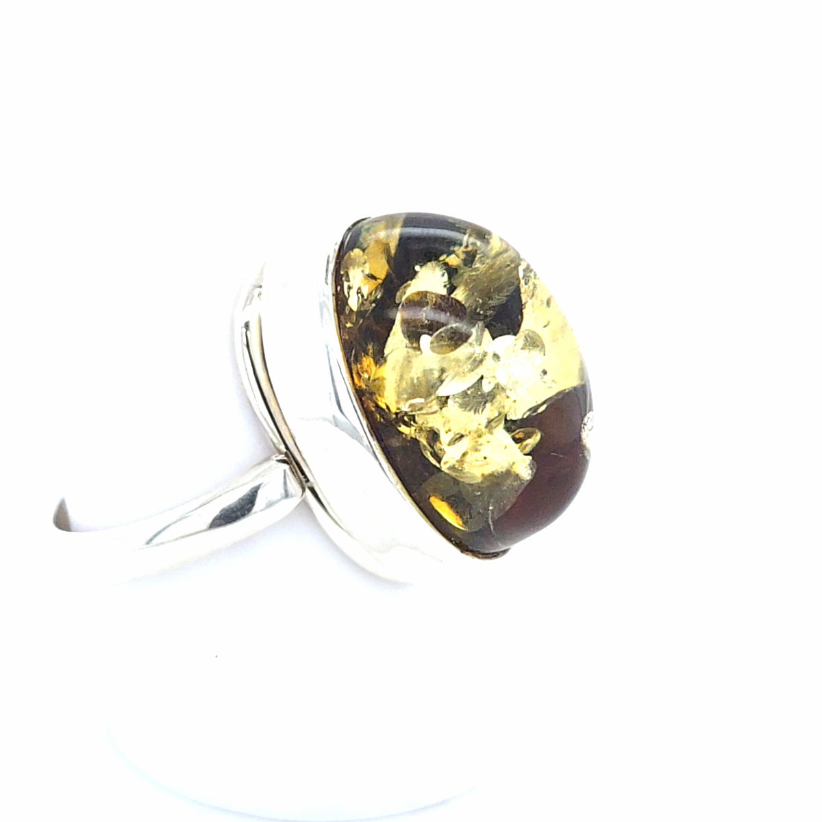Modischer Bernstein-Ring in Silber – Klassischer Solitär
