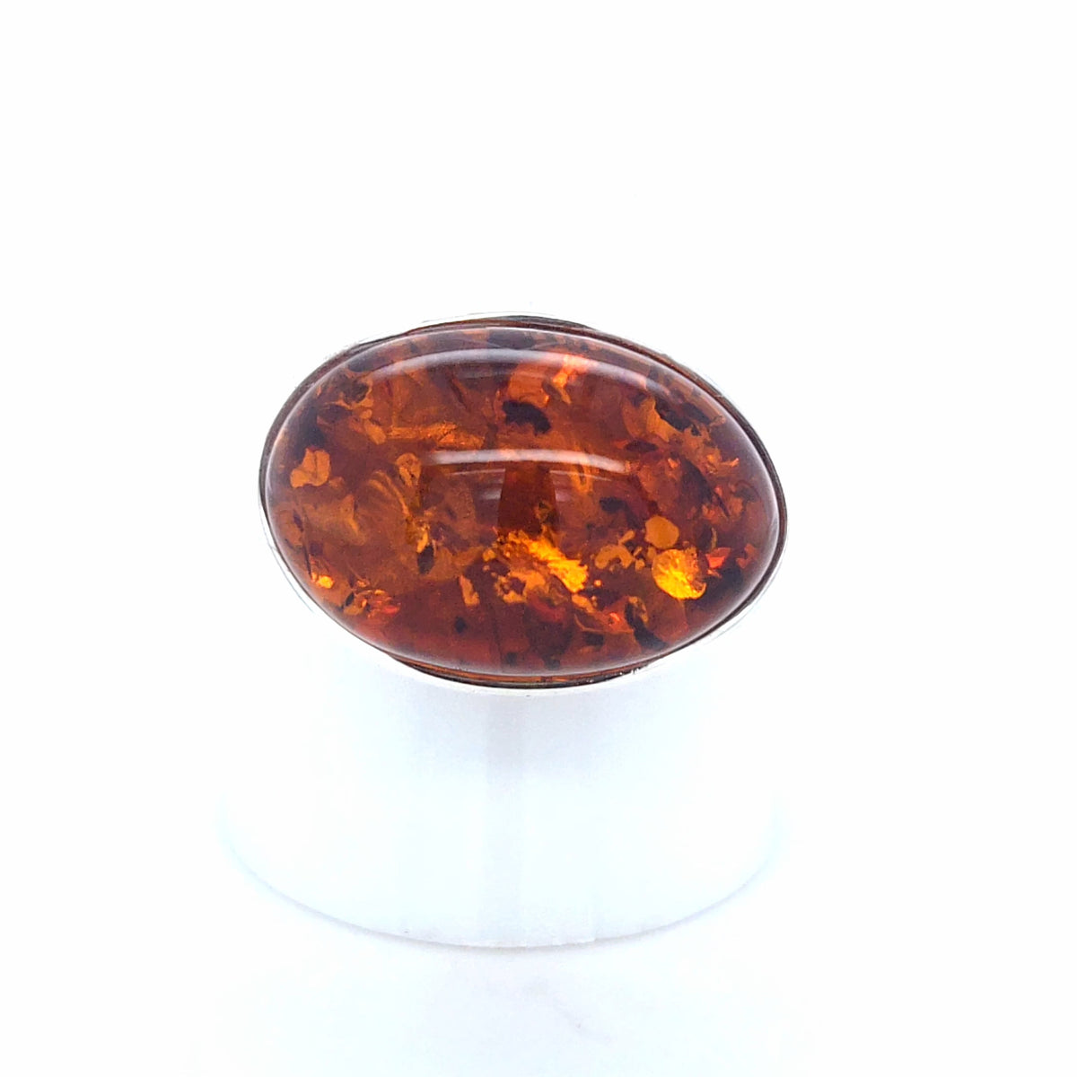 Modischer Bernstein-Ring in Silber – Gestreckter Naturstein mit flexibler Ringschiene
