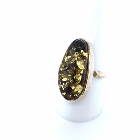 Funkelnder Ring mit grünem Ostsee-Bernstein oval, 925er Silber – verstellbar