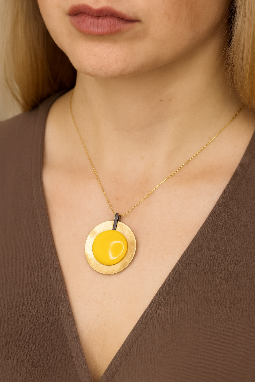 Moderner Bernsteinanhänger Rund 24K Vergoldung