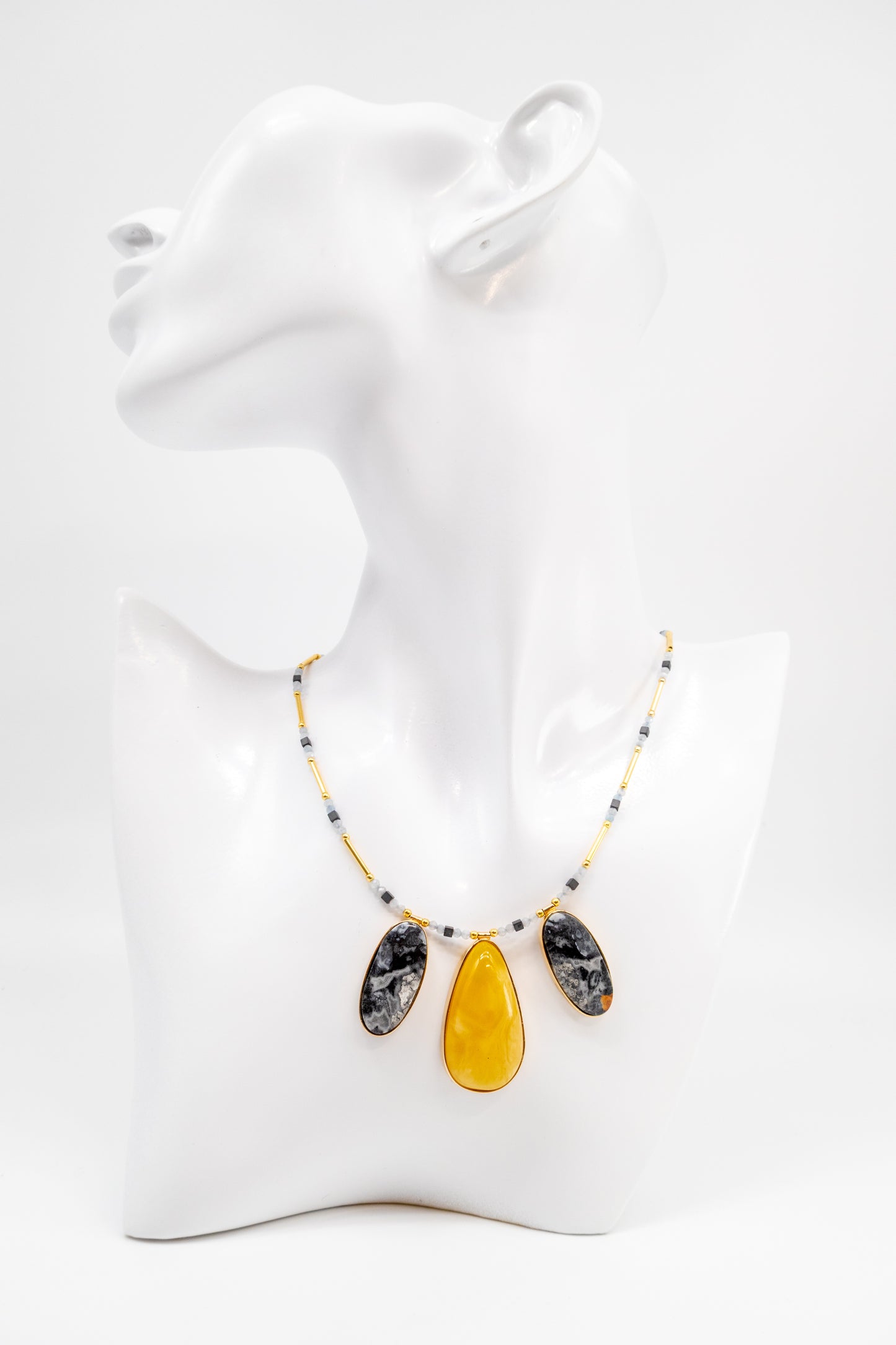 Schickes Collier mit Bernstein und Edelsteinen kaufen