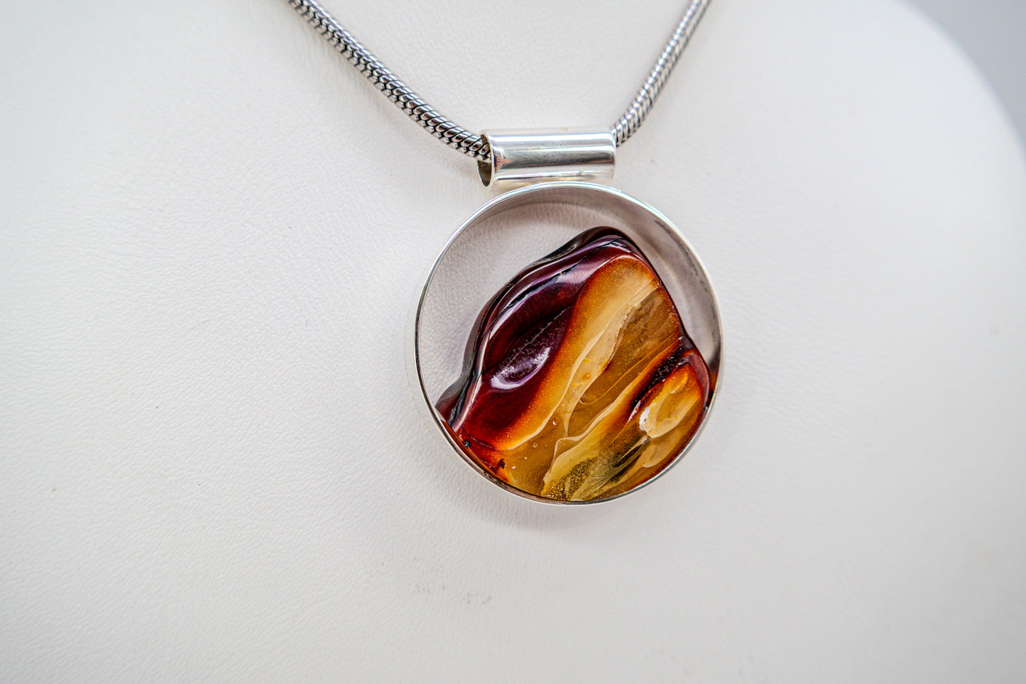 Amber pendant in natural tones – a special gift