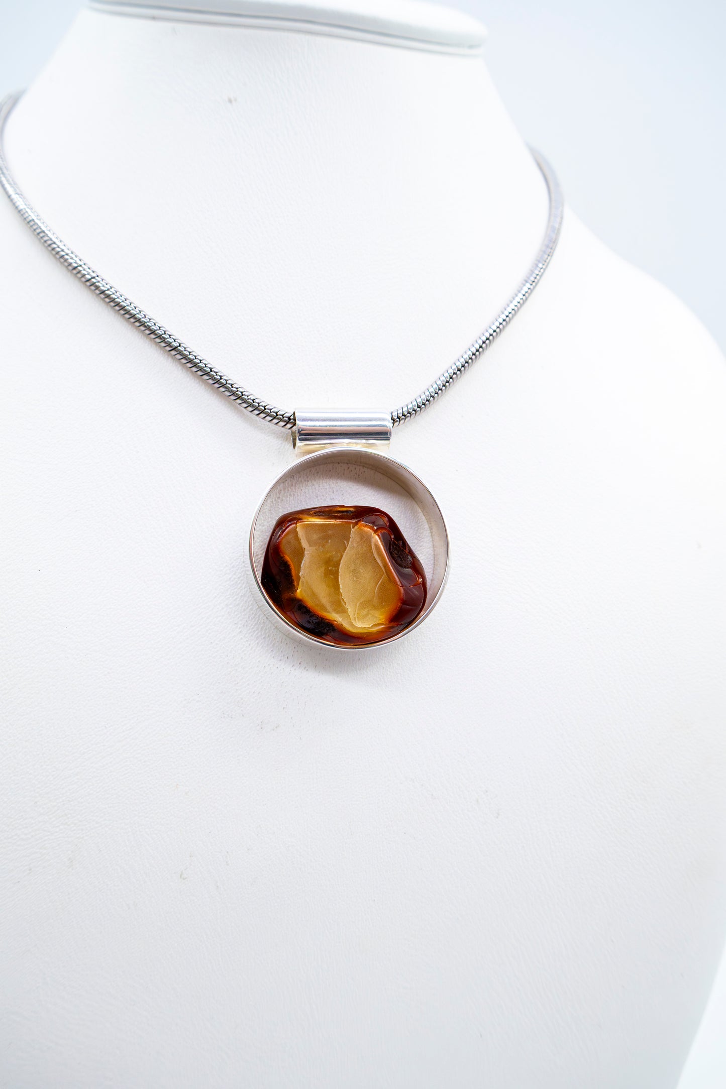 High-quality pendant – silver with amber