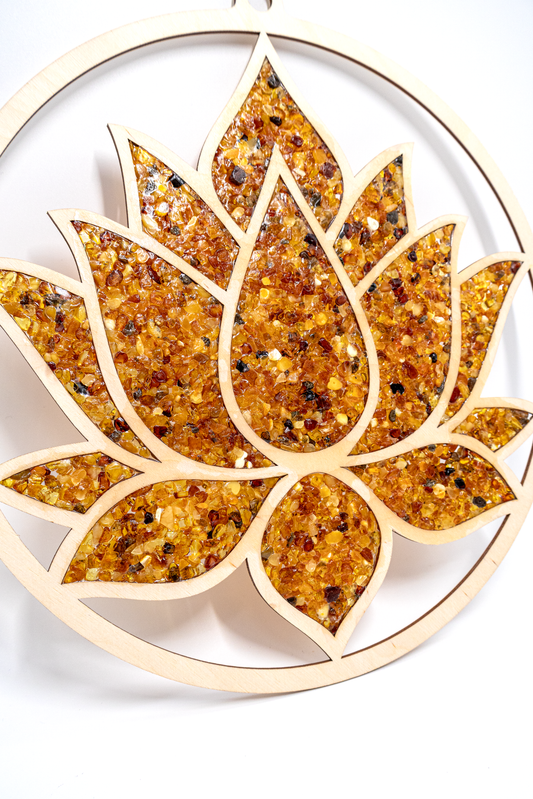 Lotus-Wandbild aus Bernstein – Spirituelle Deko