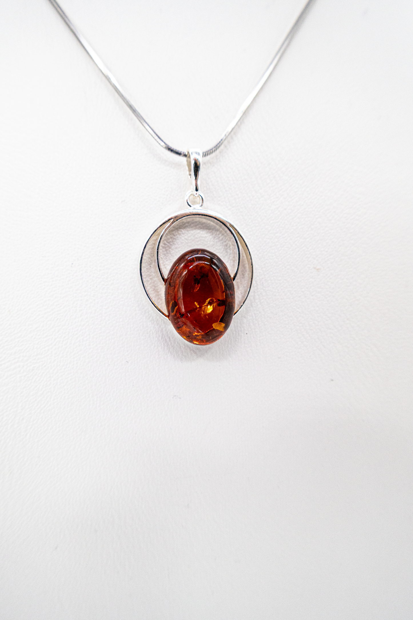 Ovaler Bernsteinschmuck Damen – Unikat Design