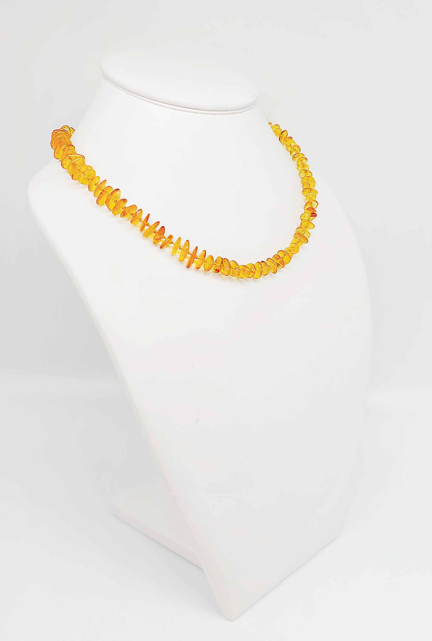 Classic amber necklace in bright yellow