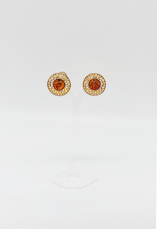 Unique piece of jewelry: ear clips with genuine amber in gold