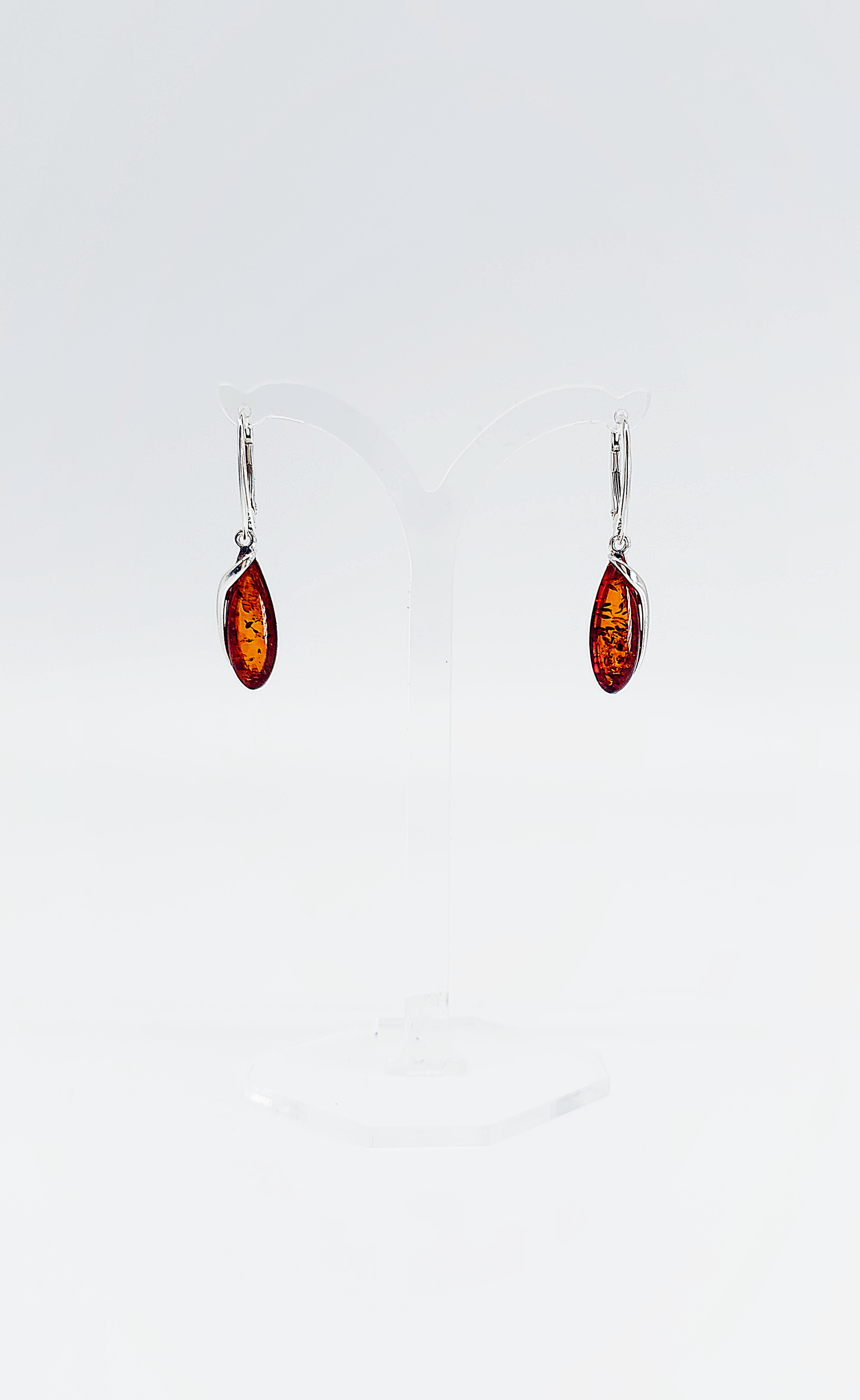 Drop-shaped amber pendants made of silver