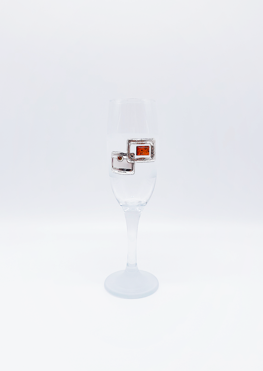 Exklusives Glas mit Bernstein- und Silberdekoration