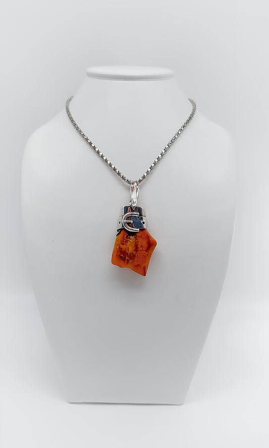 Nature game: Creative amber pendants