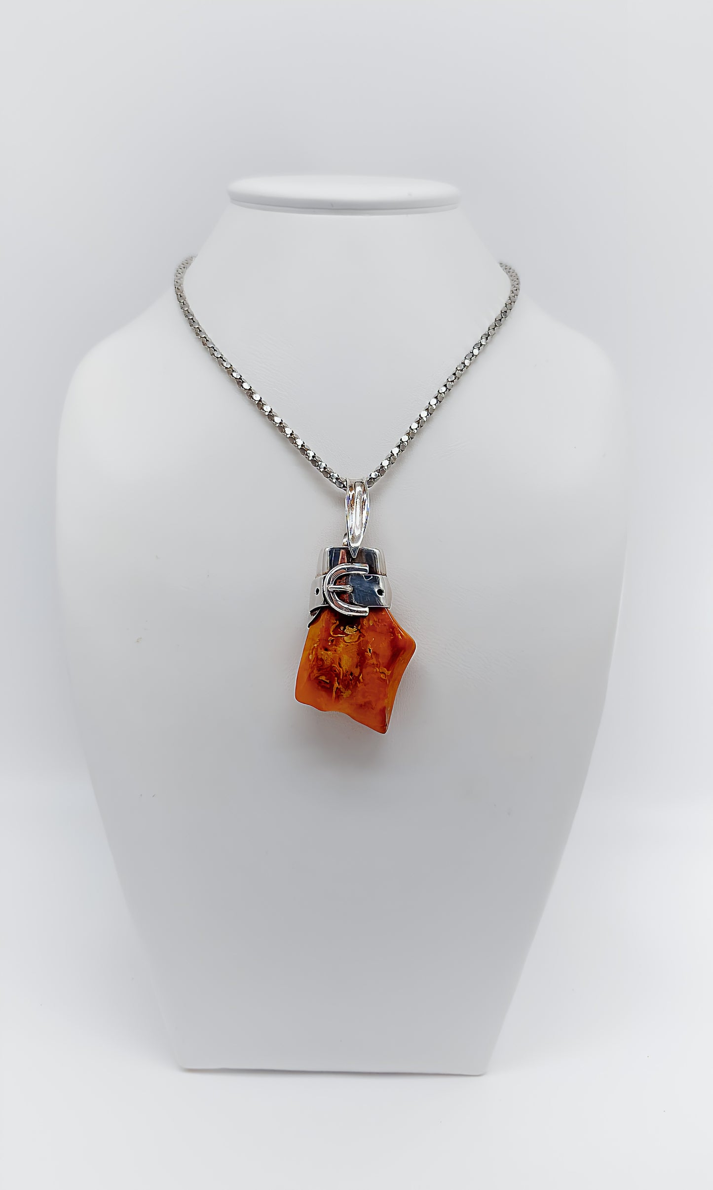 Nature game: Creative amber pendants