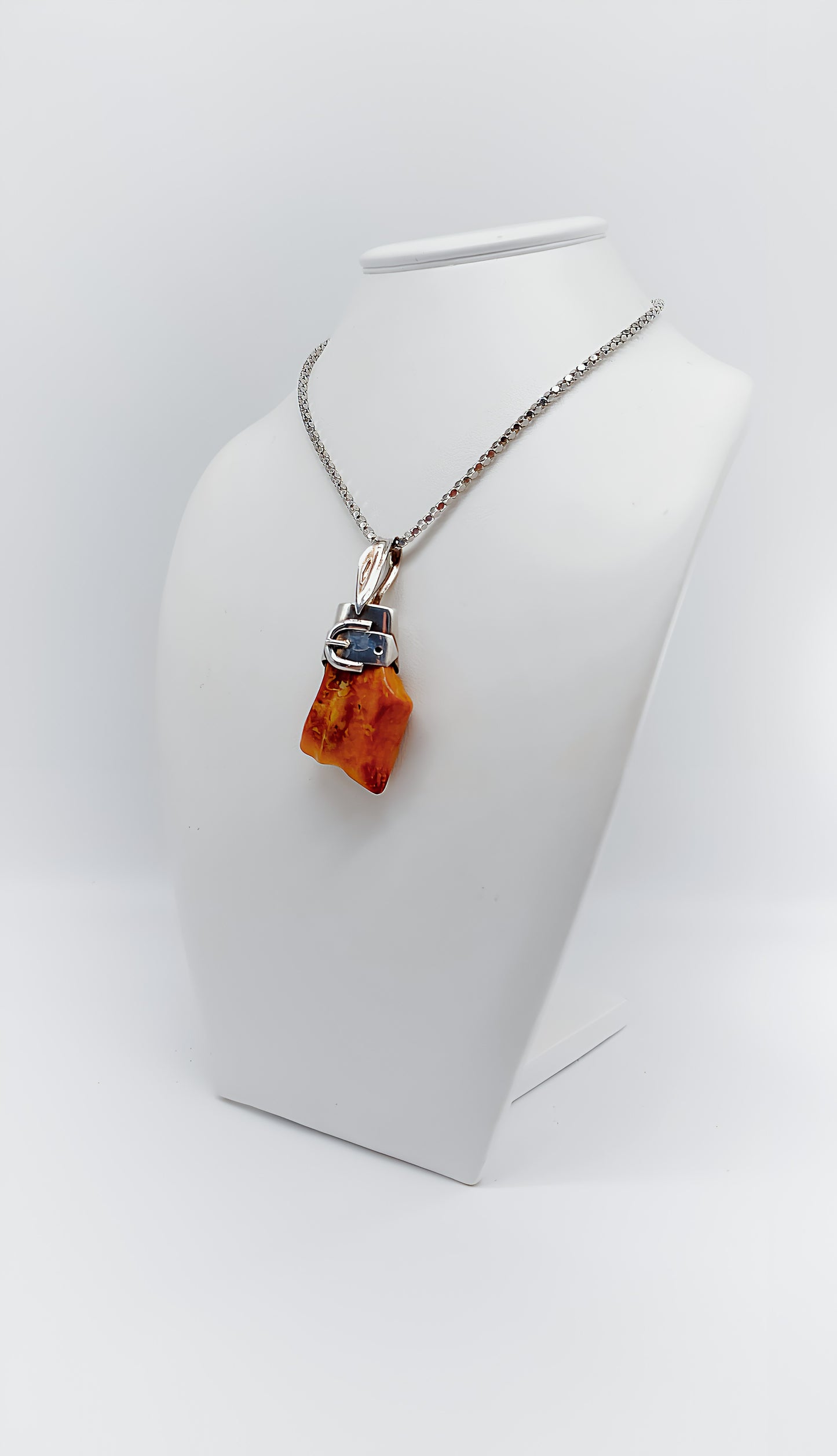 Nature game: Creative amber pendants