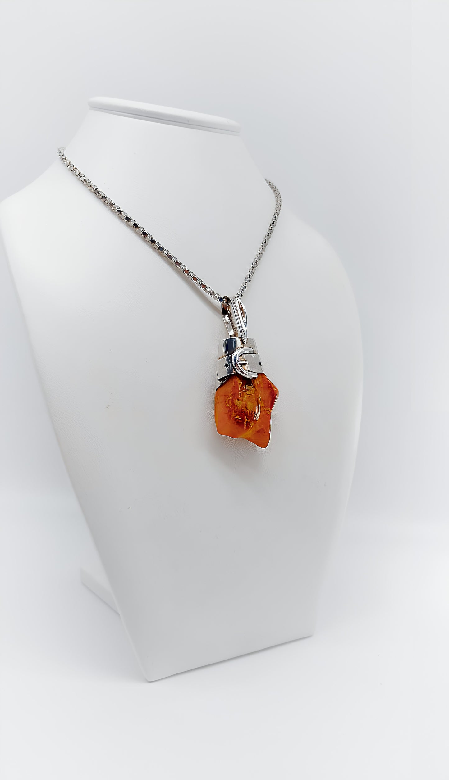 Nature game: Creative amber pendants
