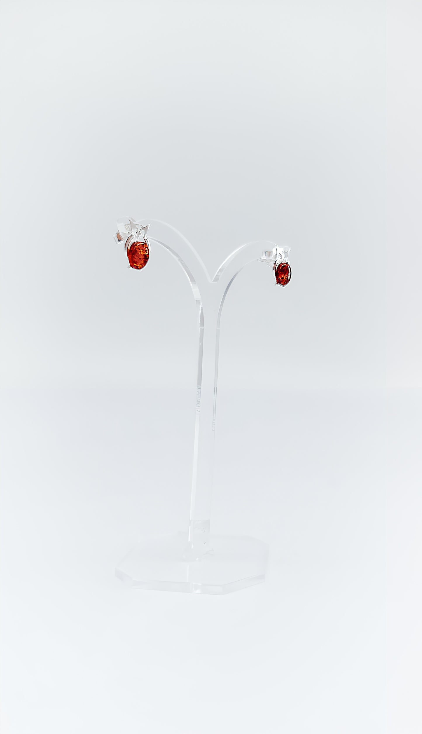 Elegant earrings with owl design and amber