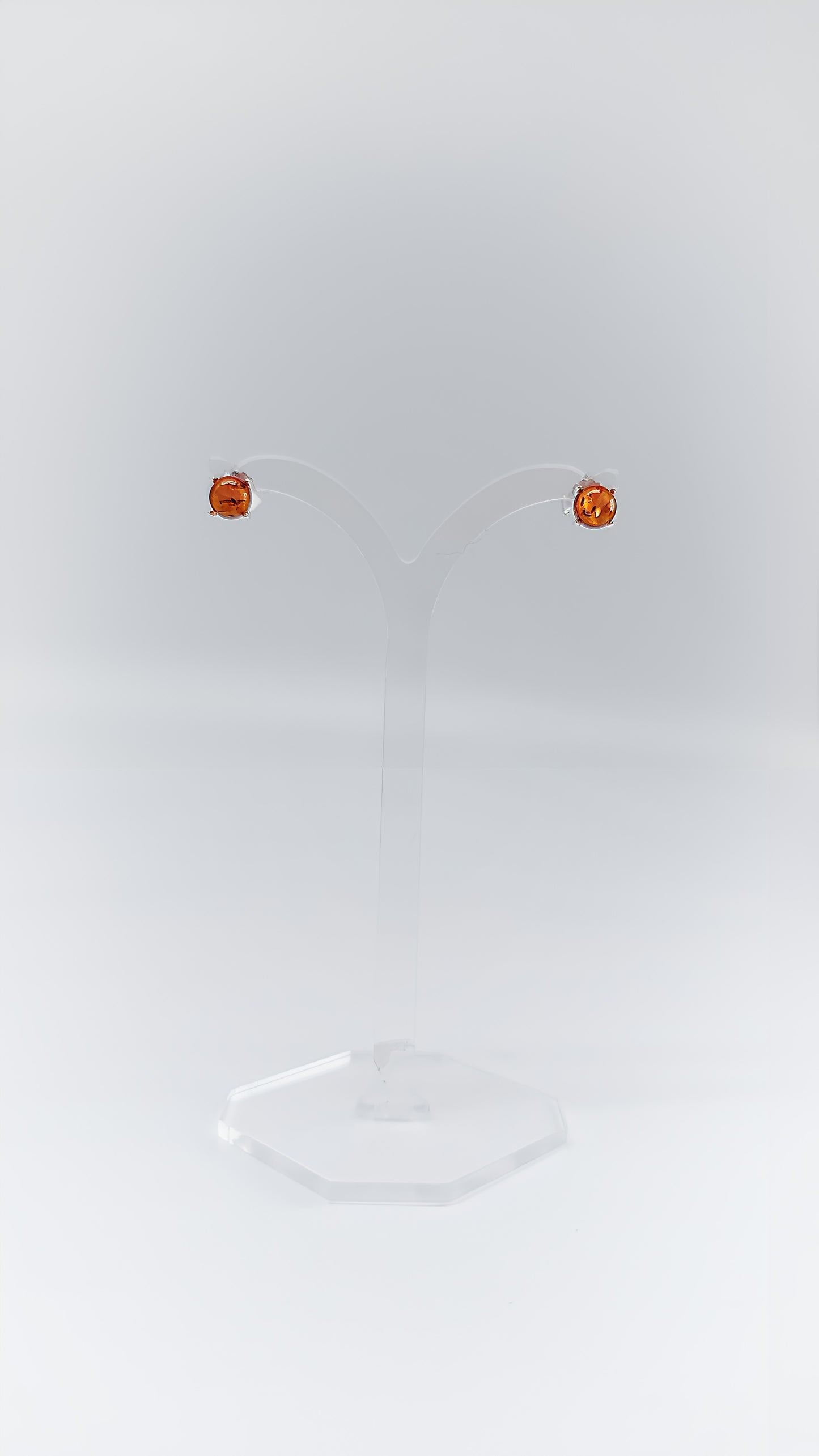 Minimalist beauty: amber earrings