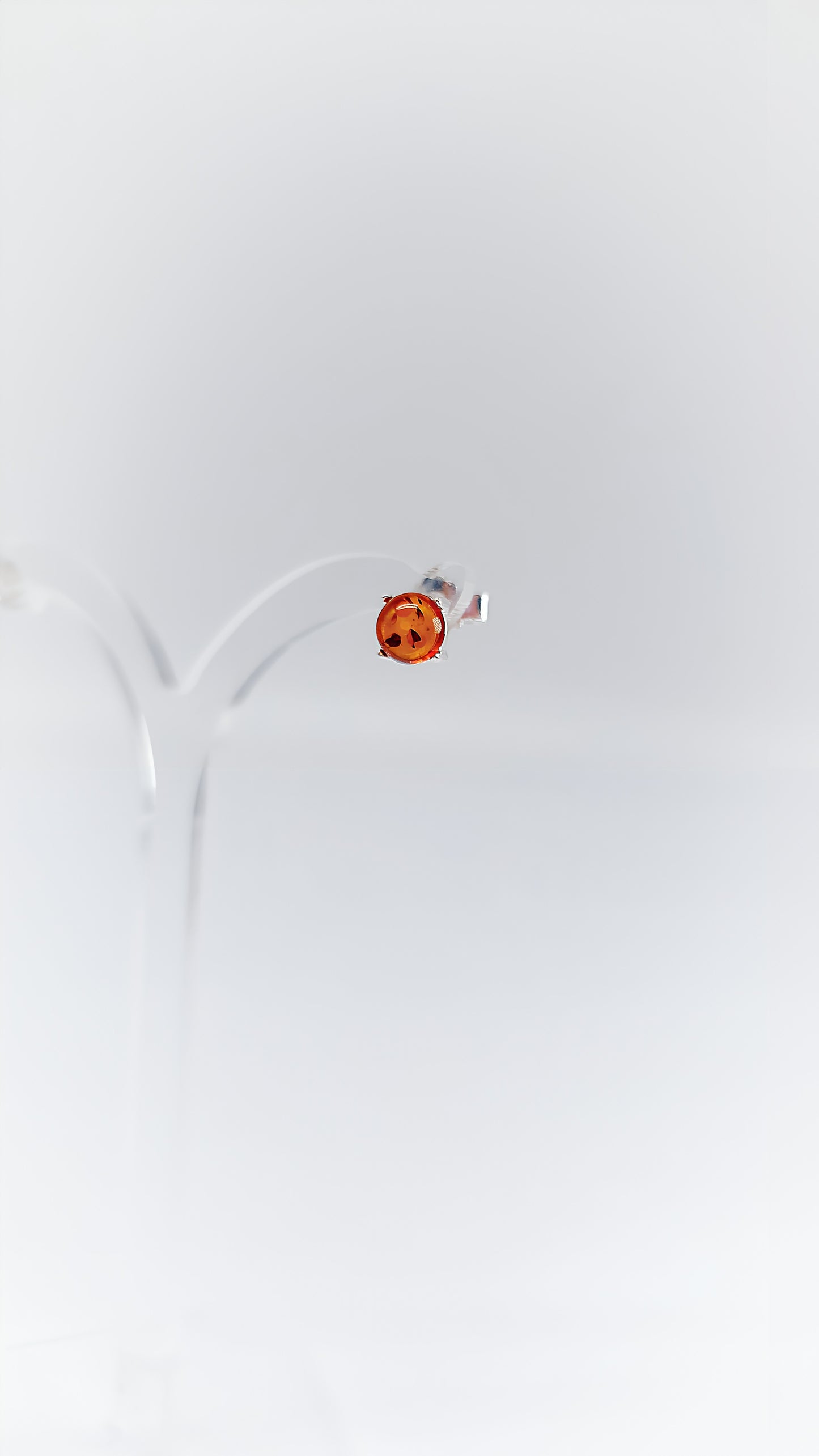 Minimalist beauty: amber earrings