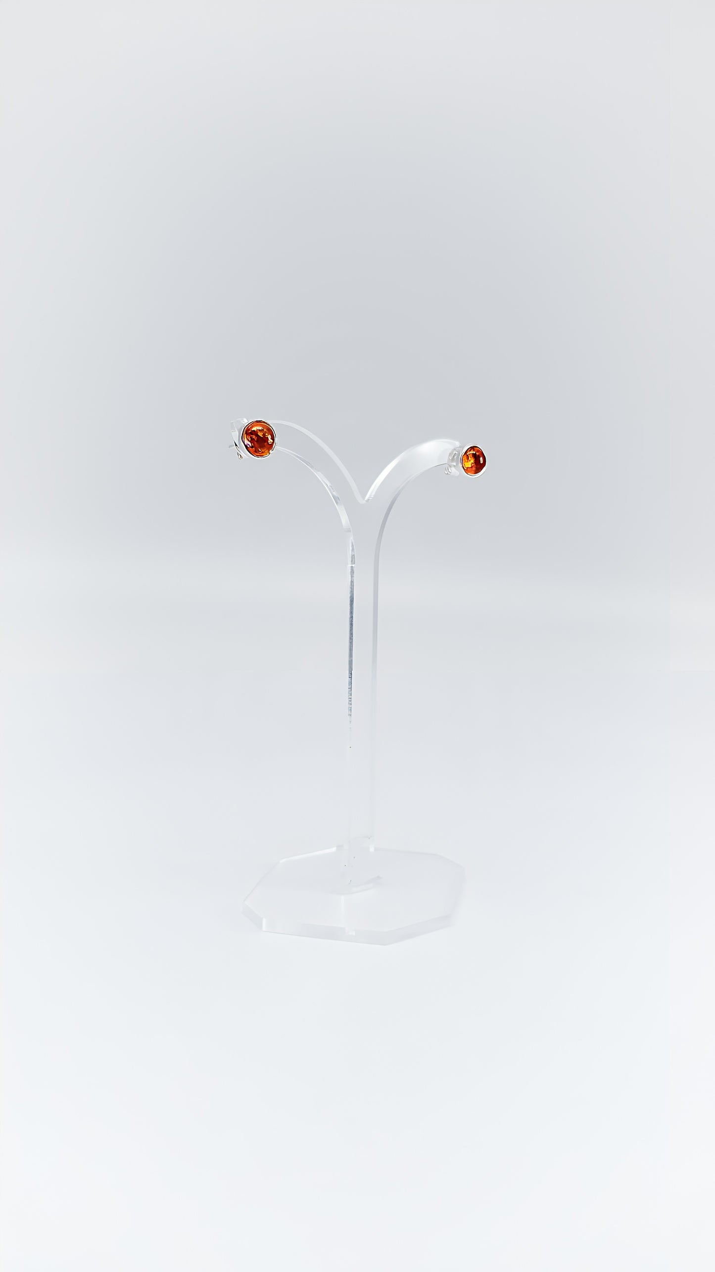 Round perfection: amber earrings in silver