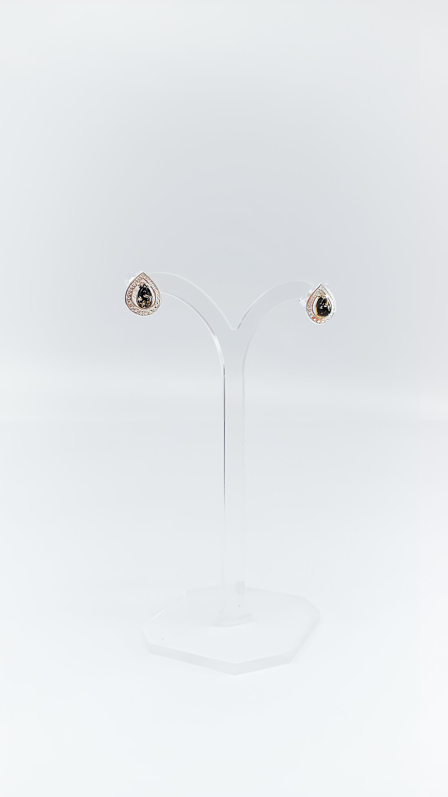 Luxurious drops: Black amber in silver