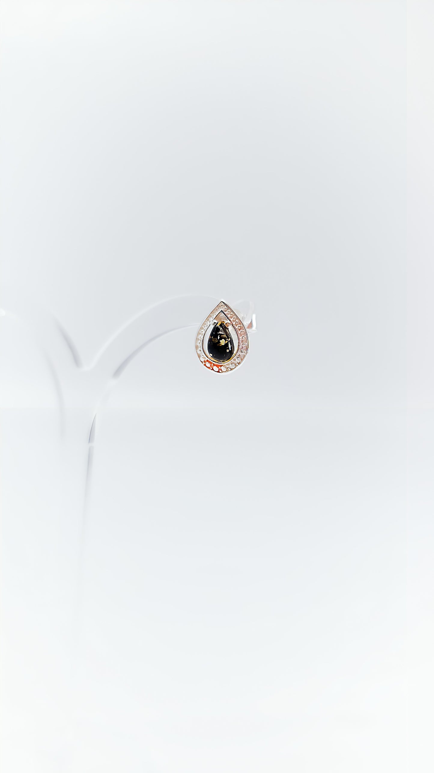 Luxurious drops: Black amber in silver