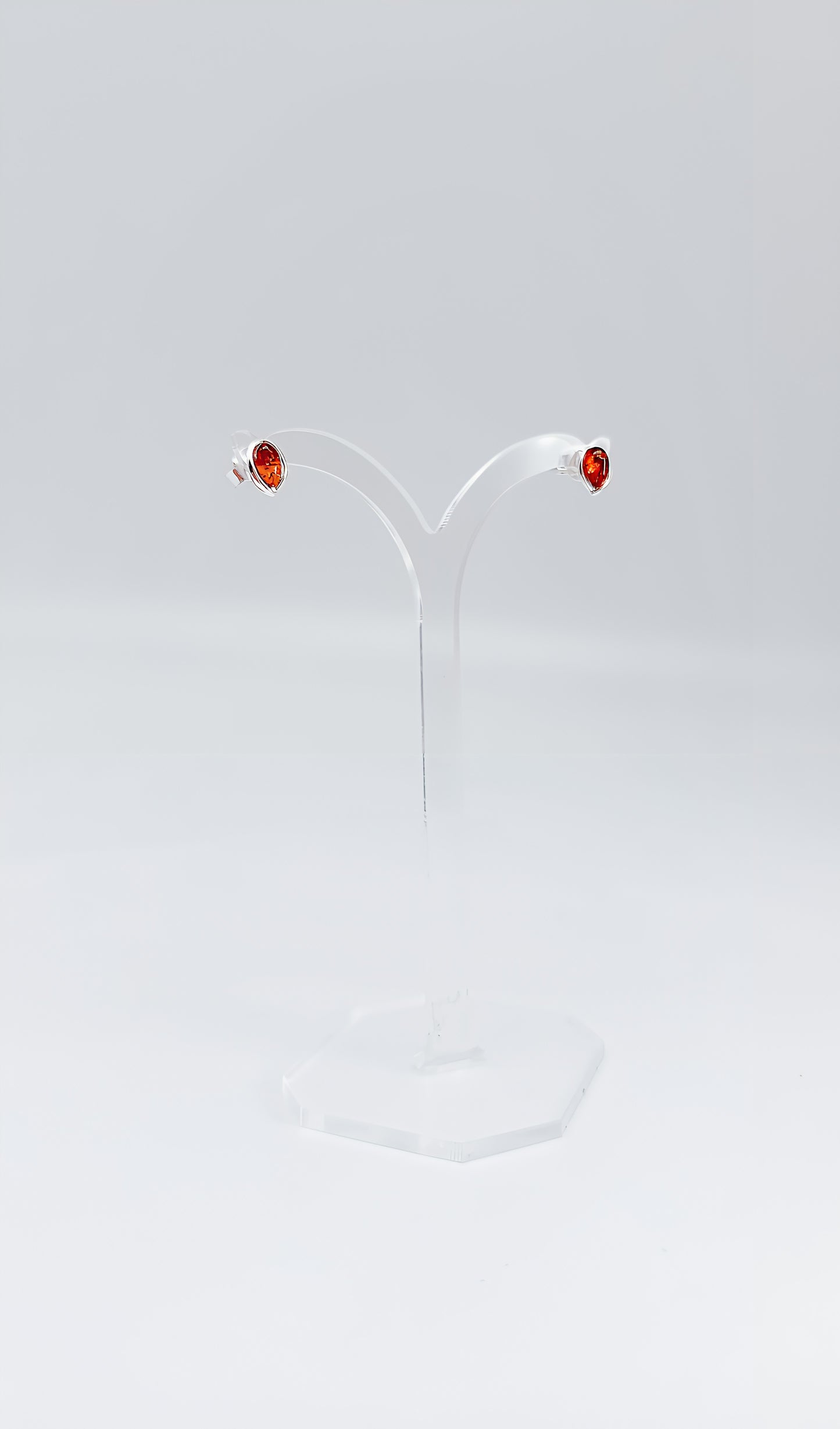 Fiery amber in an elegant design