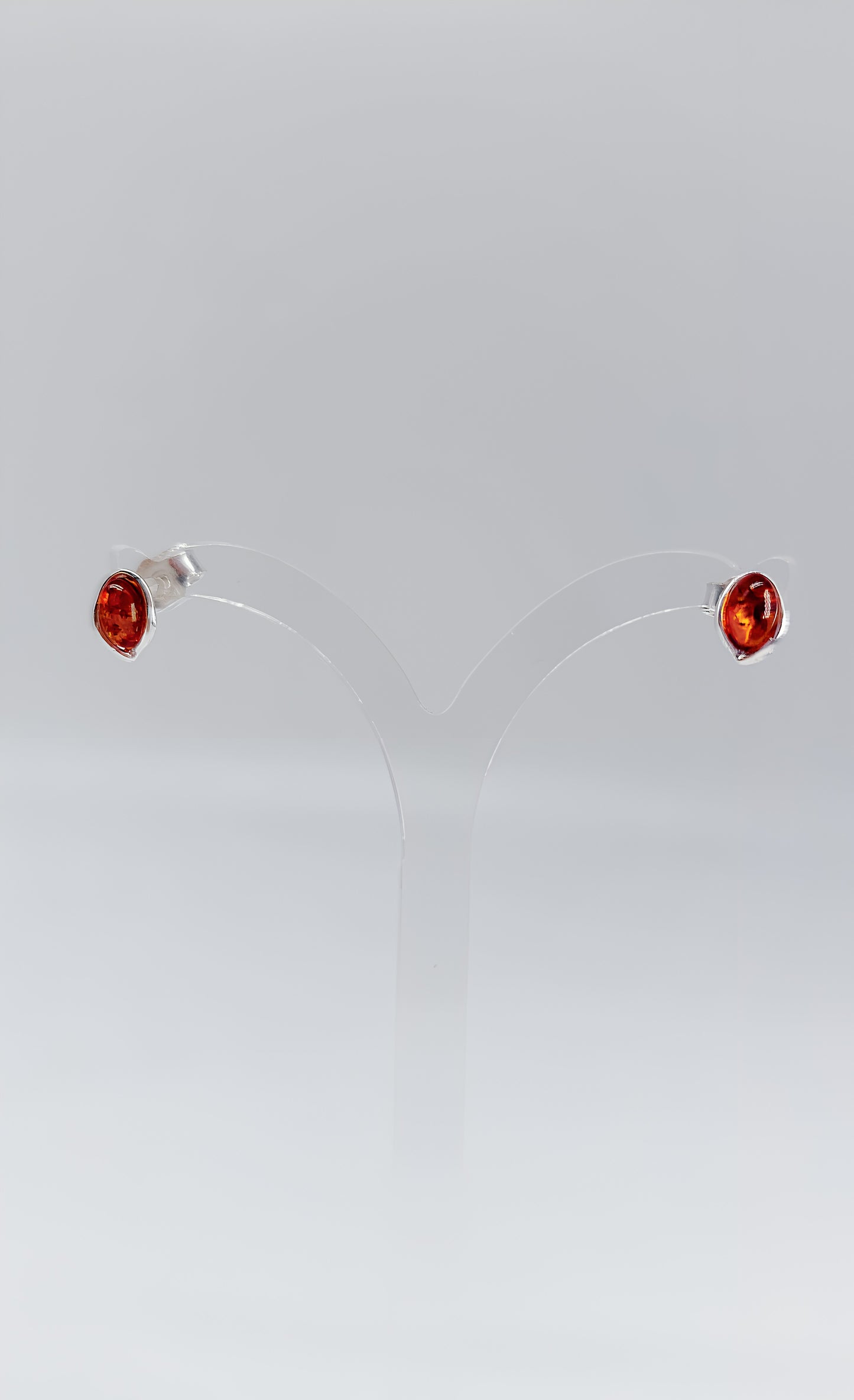 Fiery amber in an elegant design
