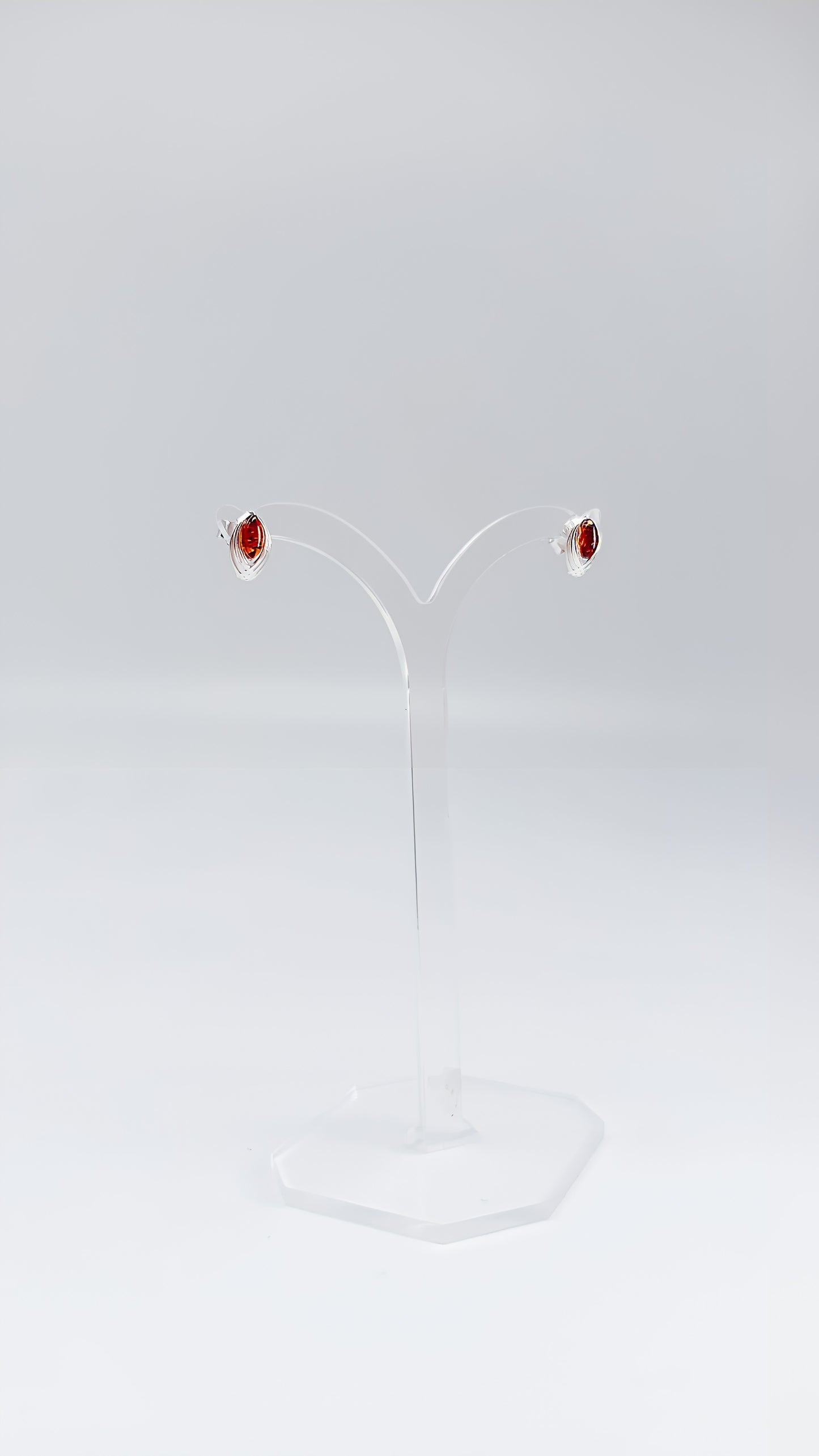 Designer earrings with natural amber – modern &amp; elegant