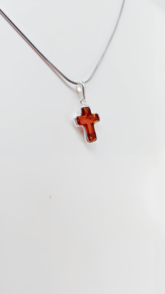 Klassisches Kreuz mit warmem Bernstein