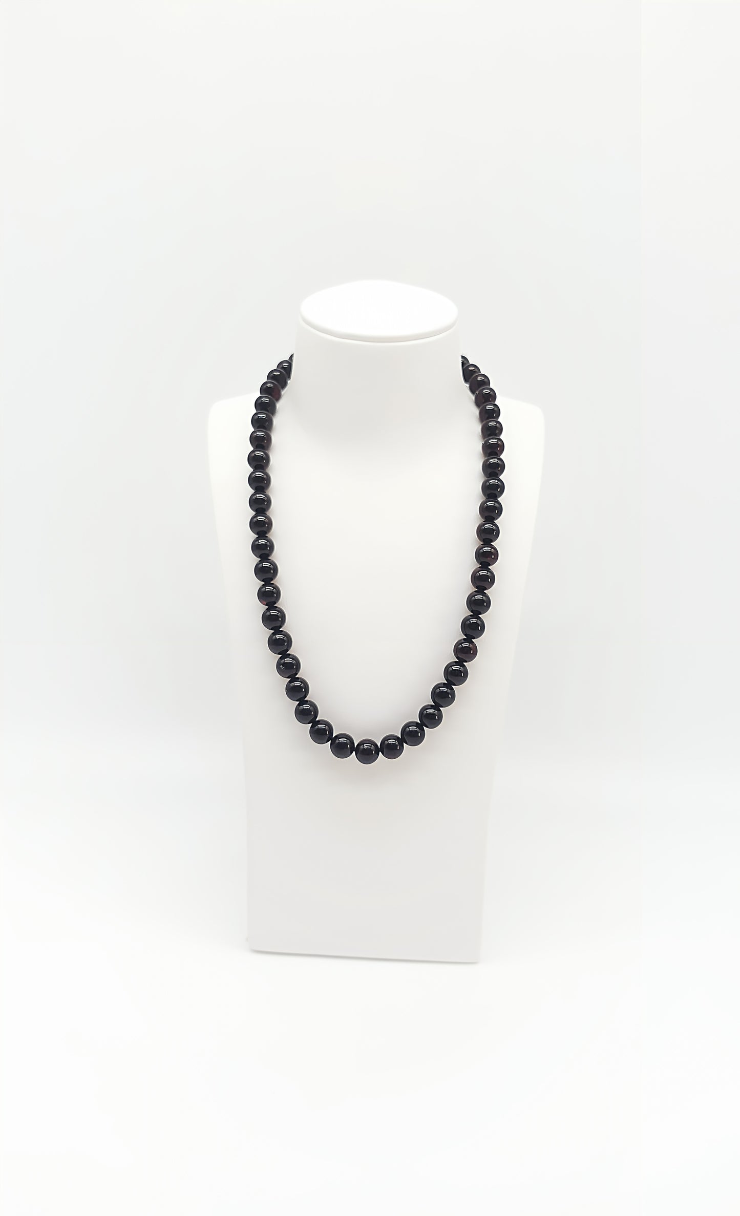 Zeitlose Eleganz in tiefem Schwarz