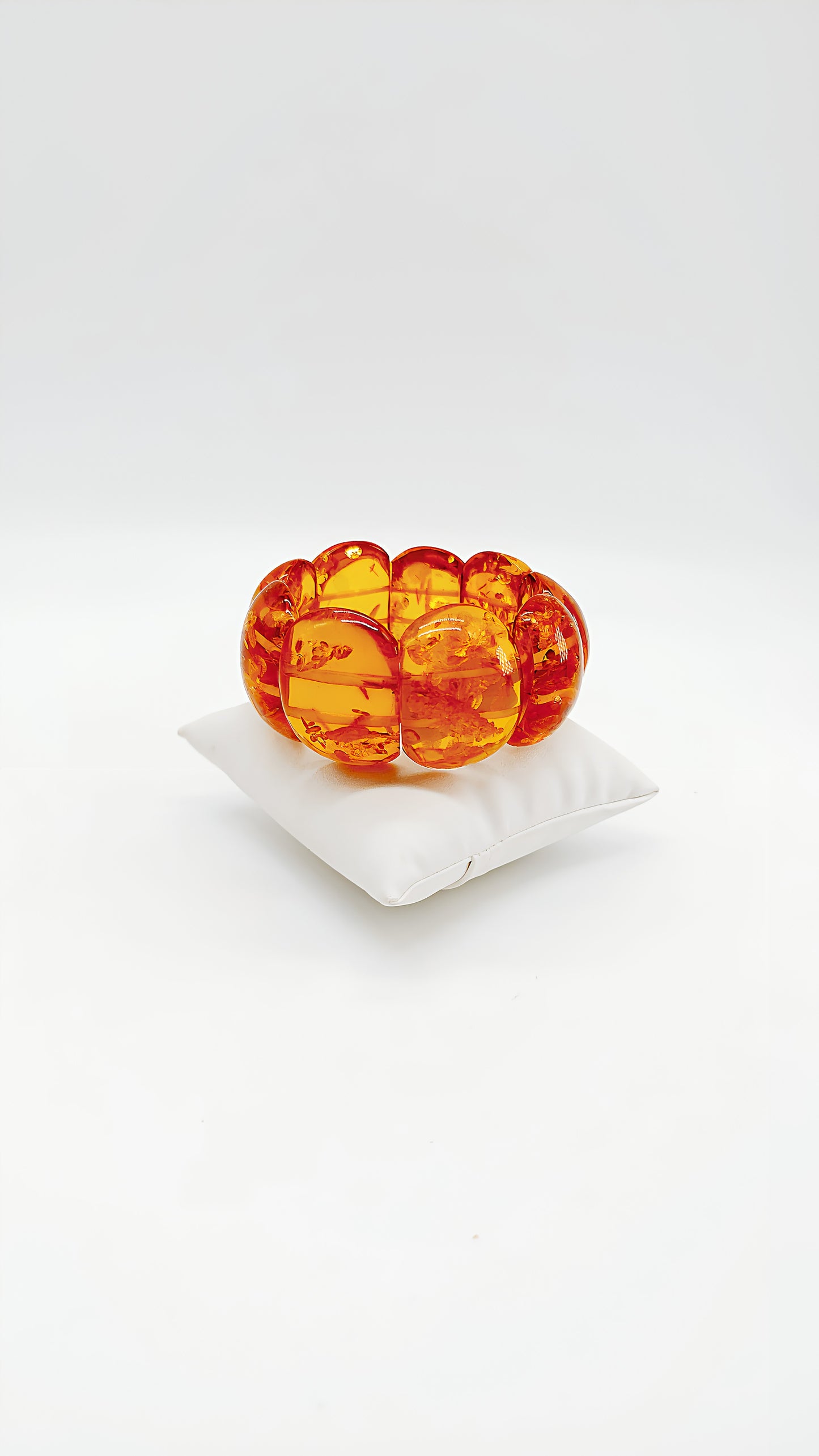 Elastic amber bracelet – comfort &amp; style in one