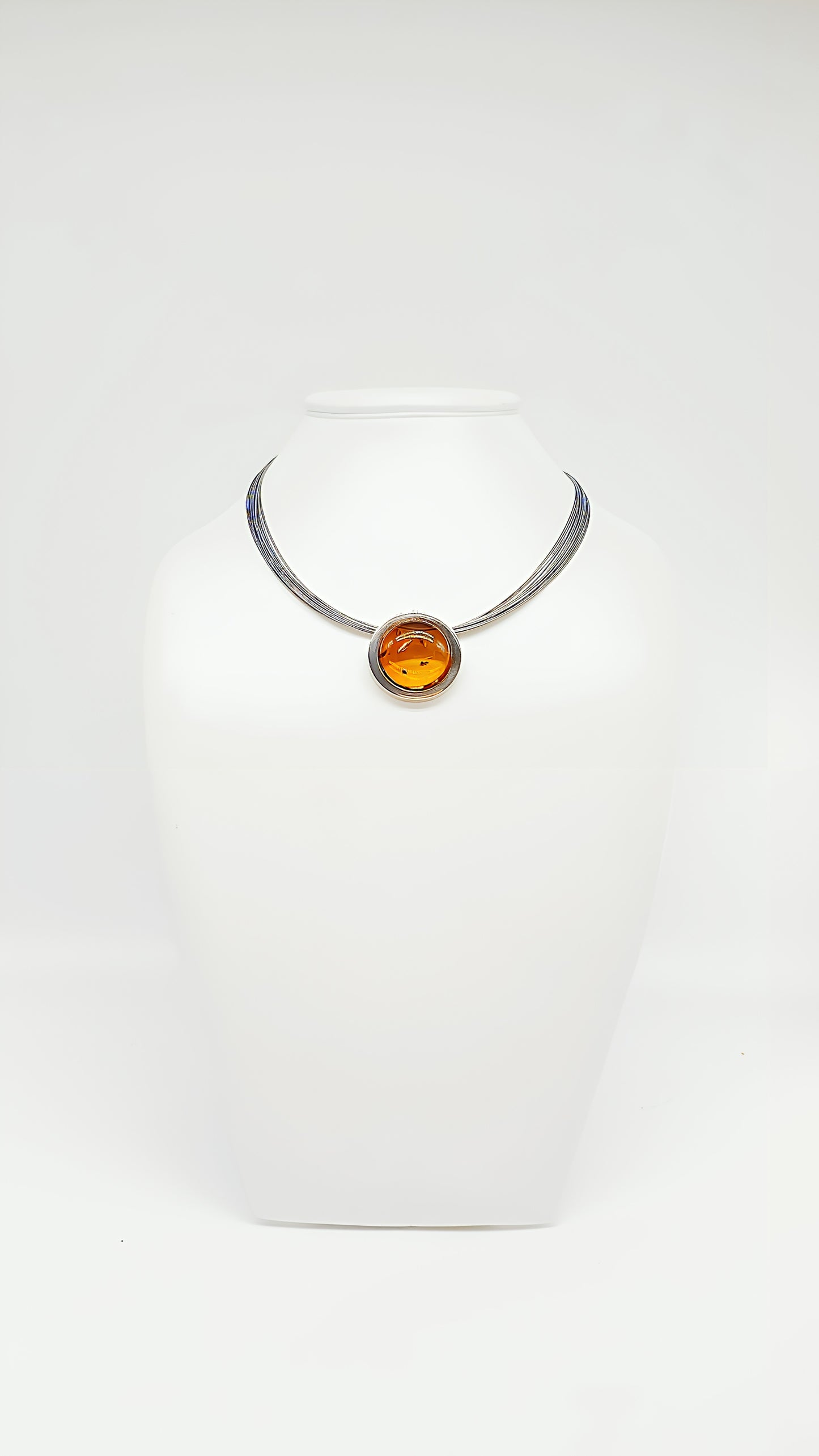 Stralend amber in modern sterlingzilver