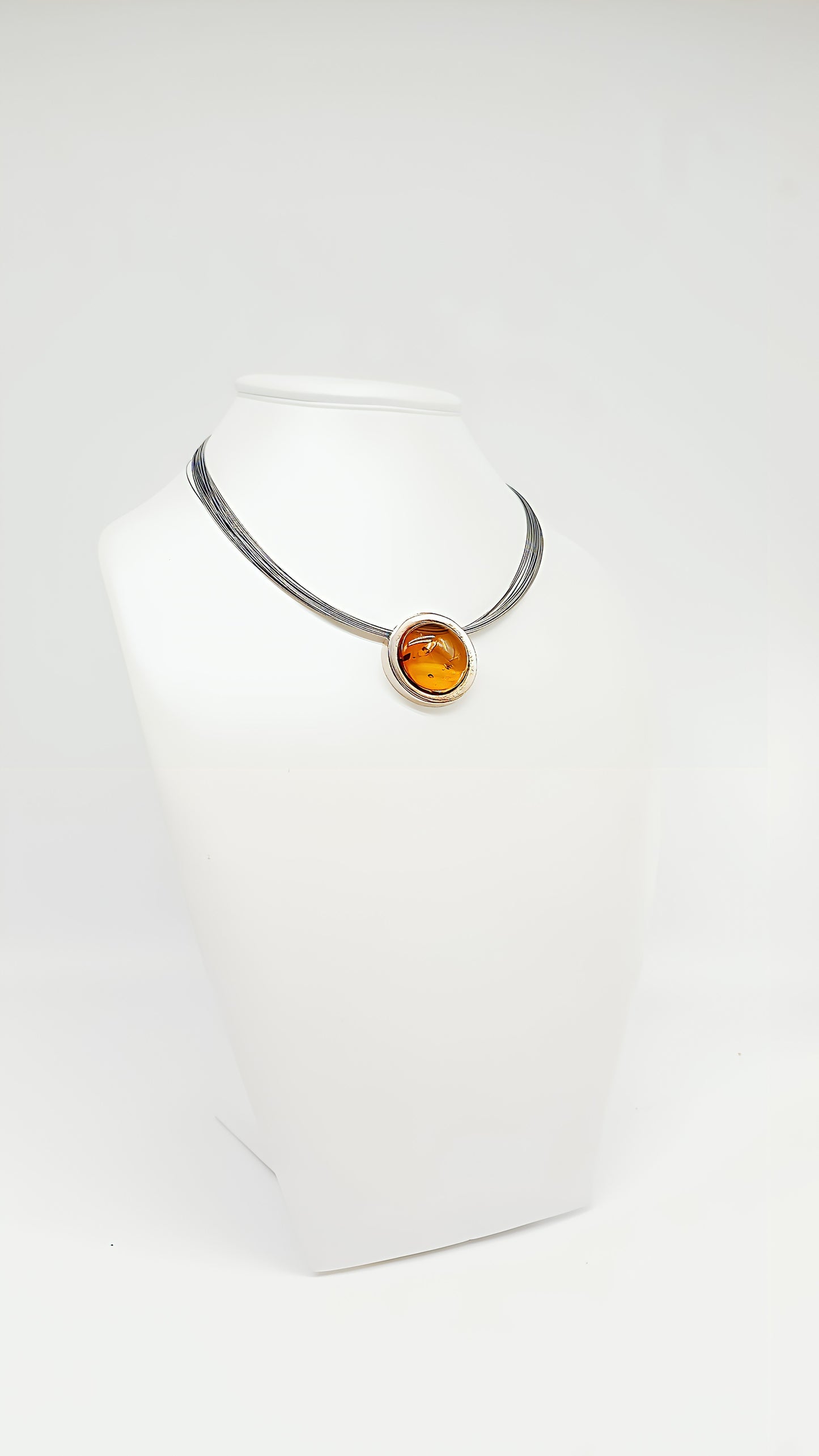 Stralend amber in modern sterlingzilver