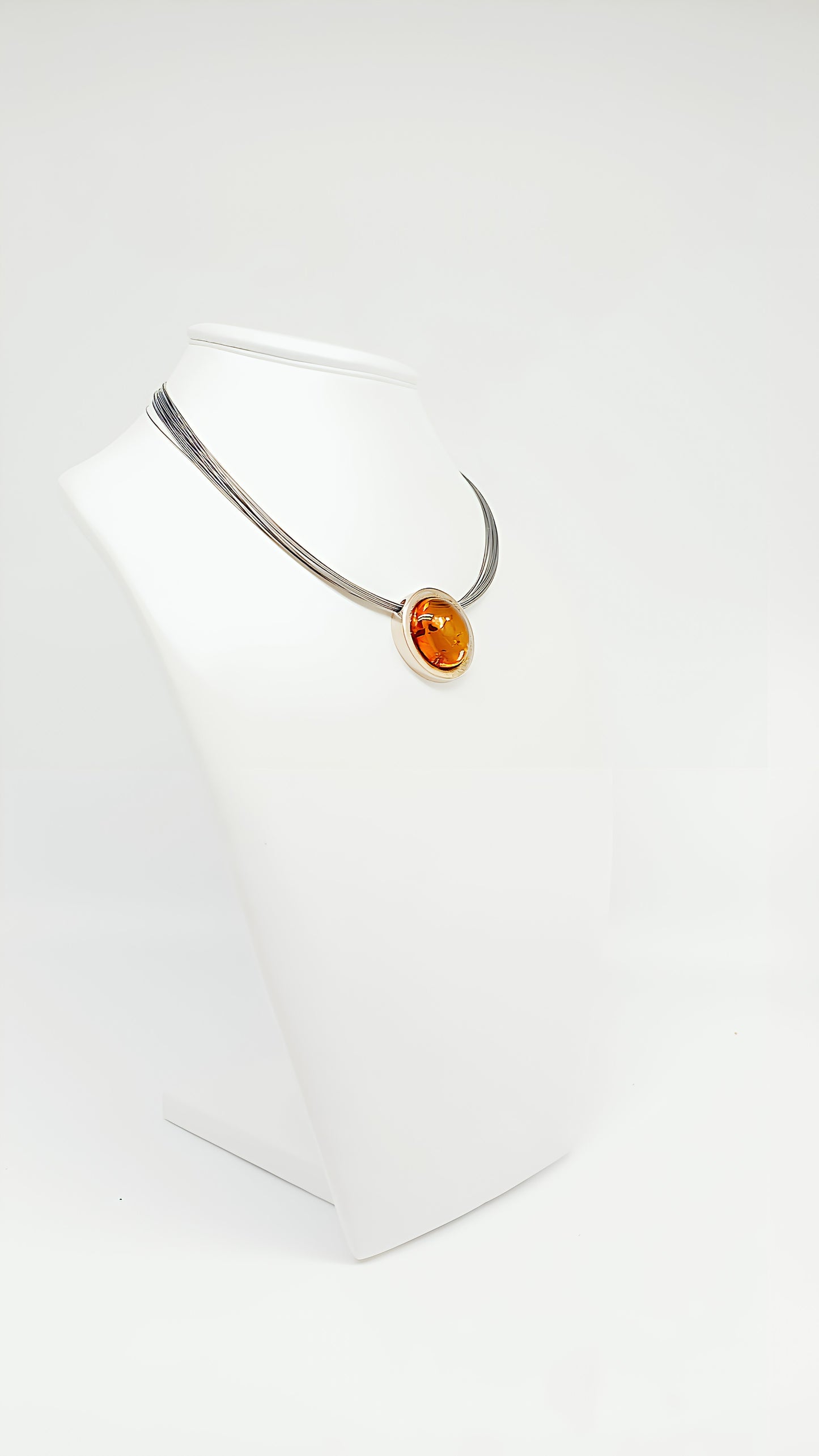 Stralend amber in modern sterlingzilver