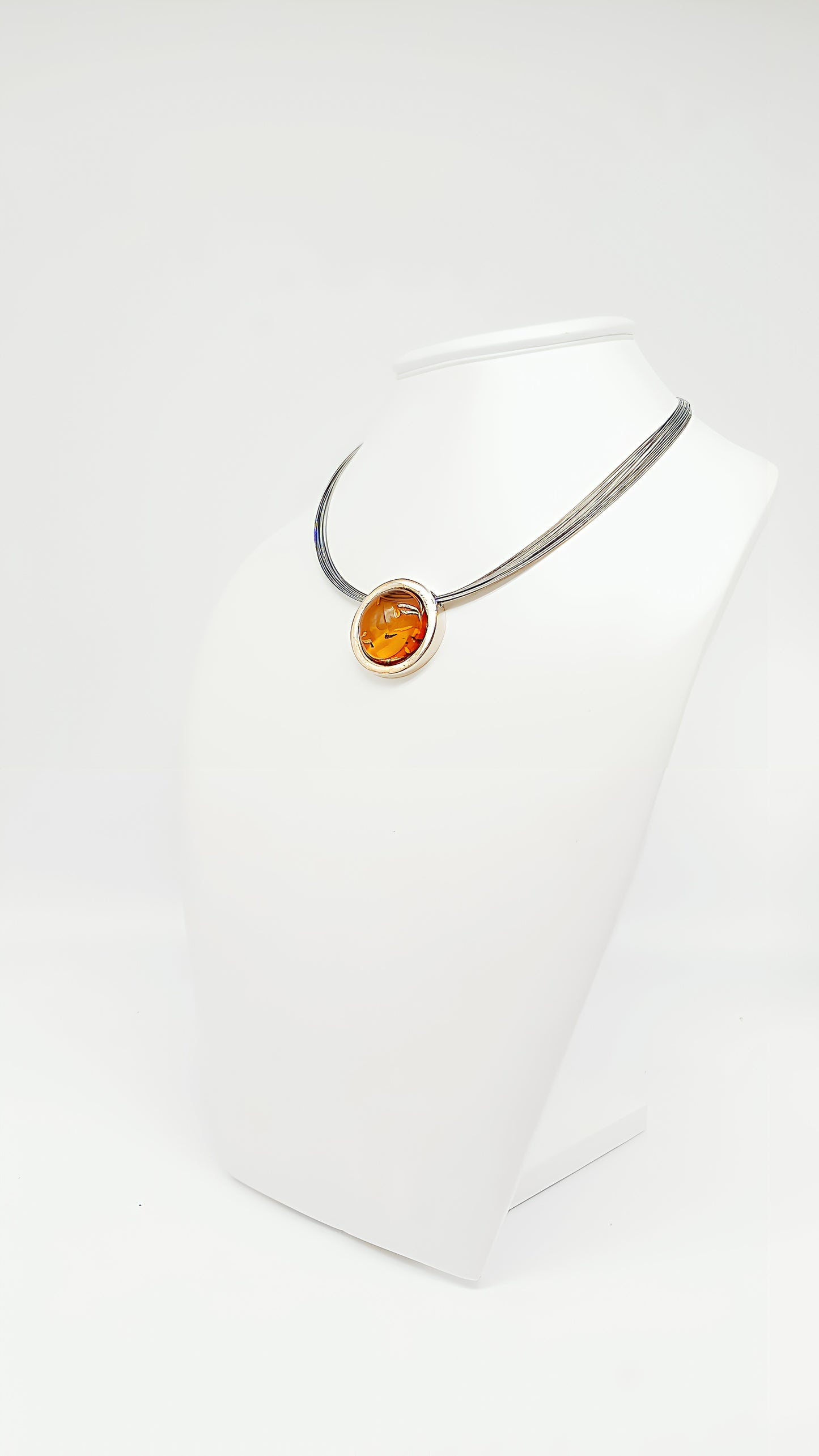 Stralend amber in modern sterlingzilver