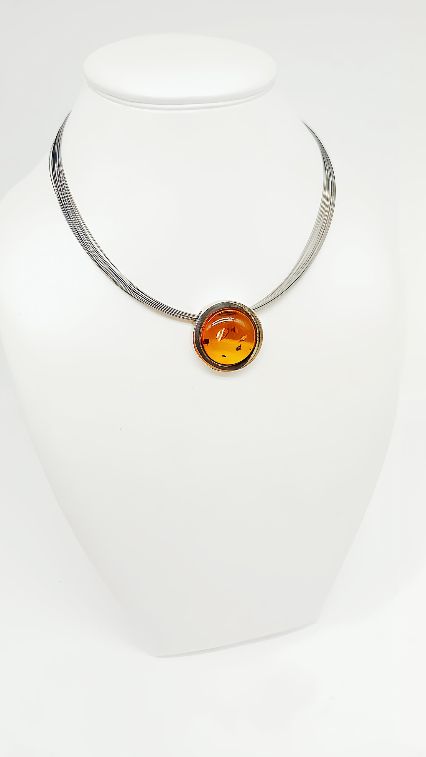 Stralend amber in modern sterlingzilver