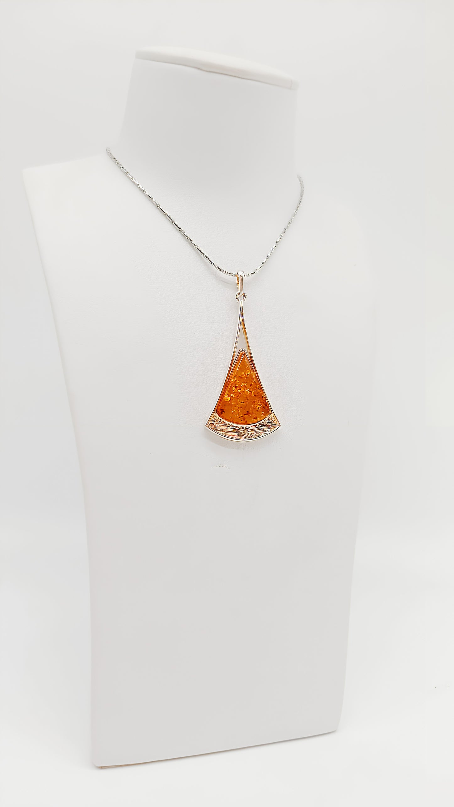Golden accents: amber pendant in a noble design