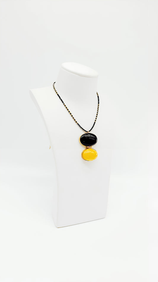 Eleganz in zwei Farben: Bernstein-Collier