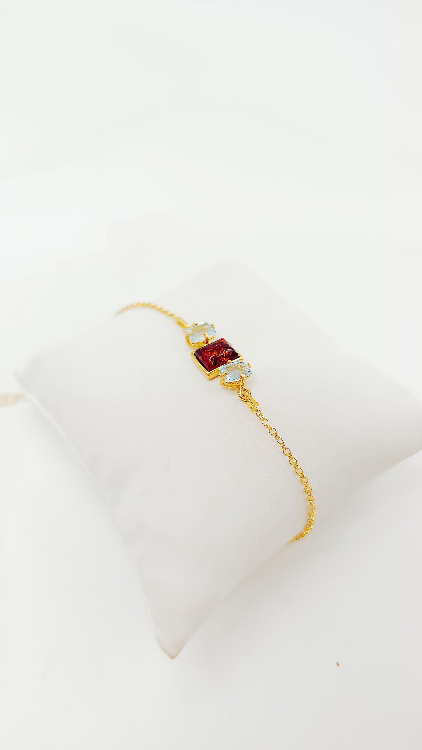 Vergoldetes Armband mit Bernstein und Topas