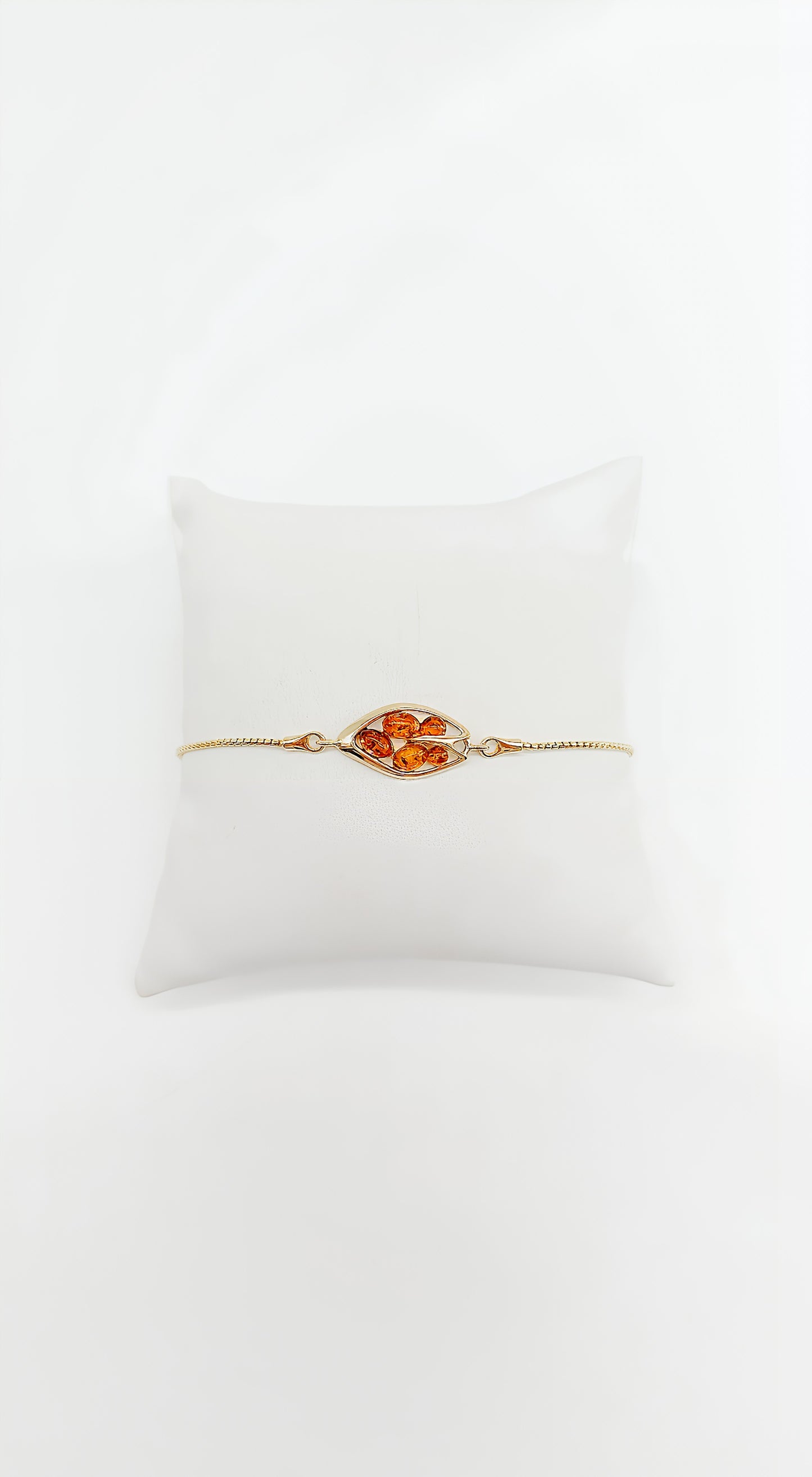 Feine Eleganz: 24 Karat Vergoldetes Armband mit Bernstein
