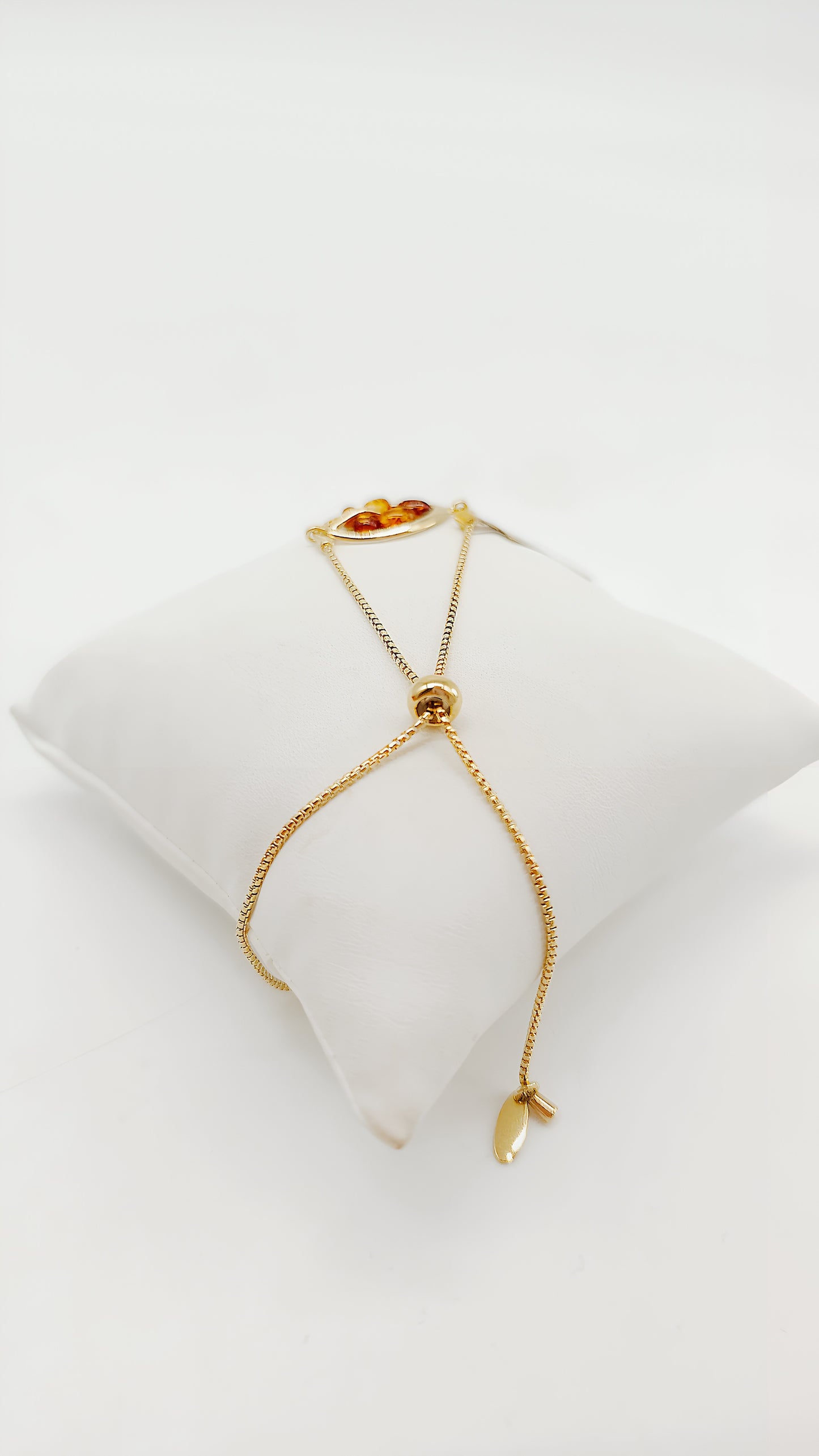 Feine Eleganz: 24 Karat Vergoldetes Armband mit Bernstein