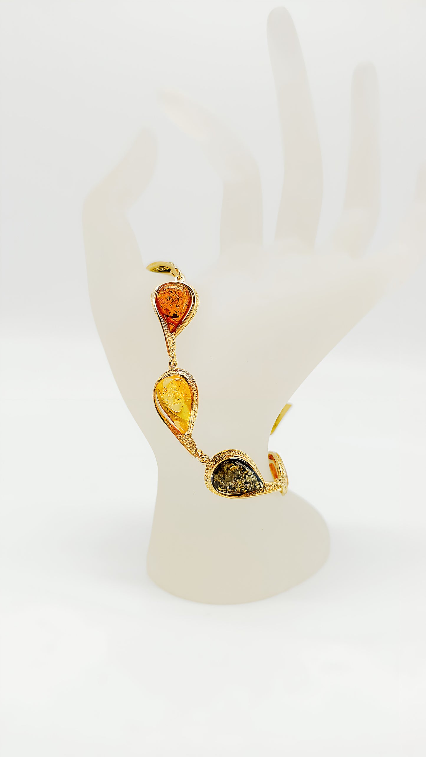 Elegant variety: 24-carat gold-plated amber bracelet in colorful tones