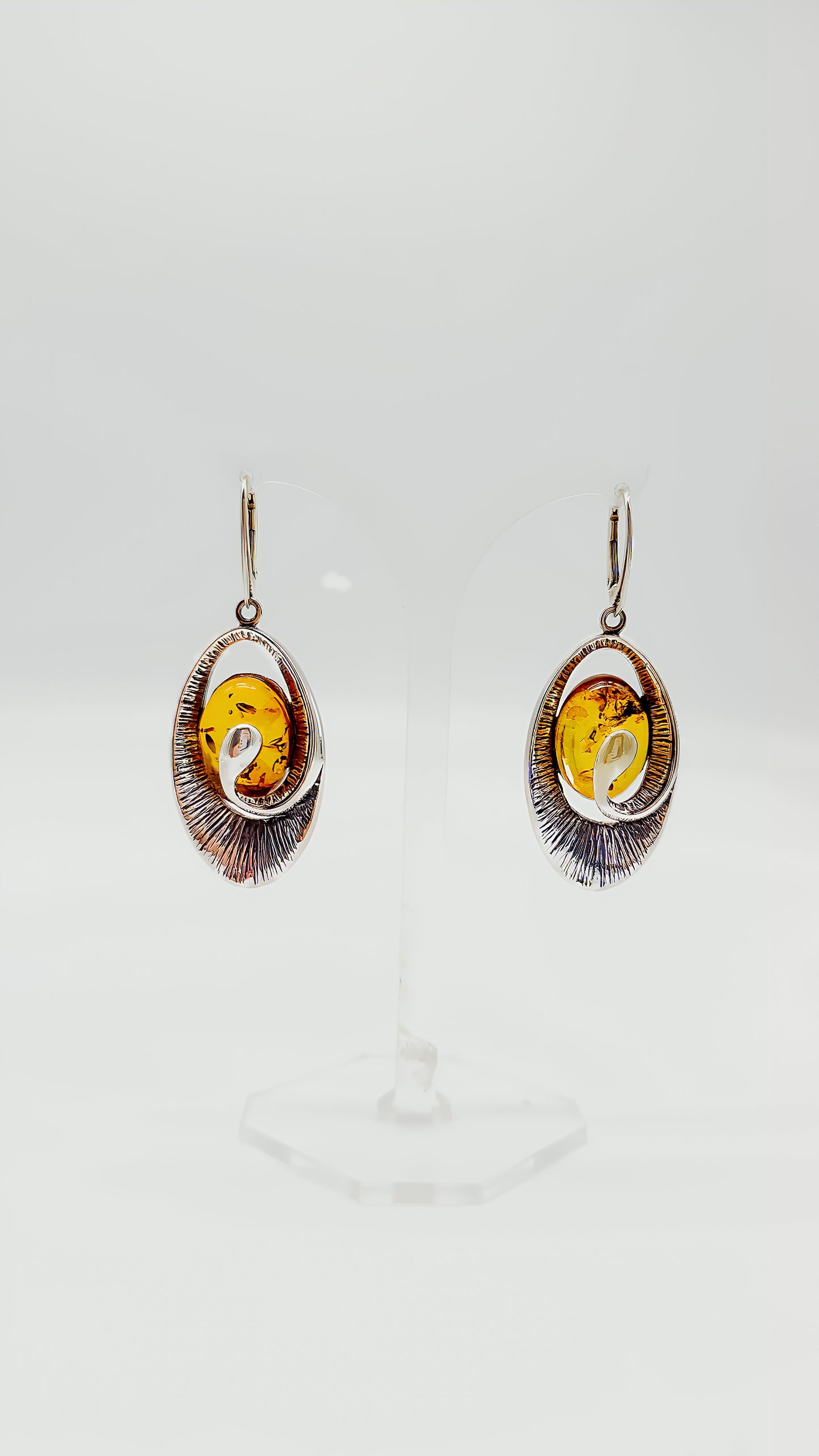 Nature meets elegance: Amber &amp; Silver