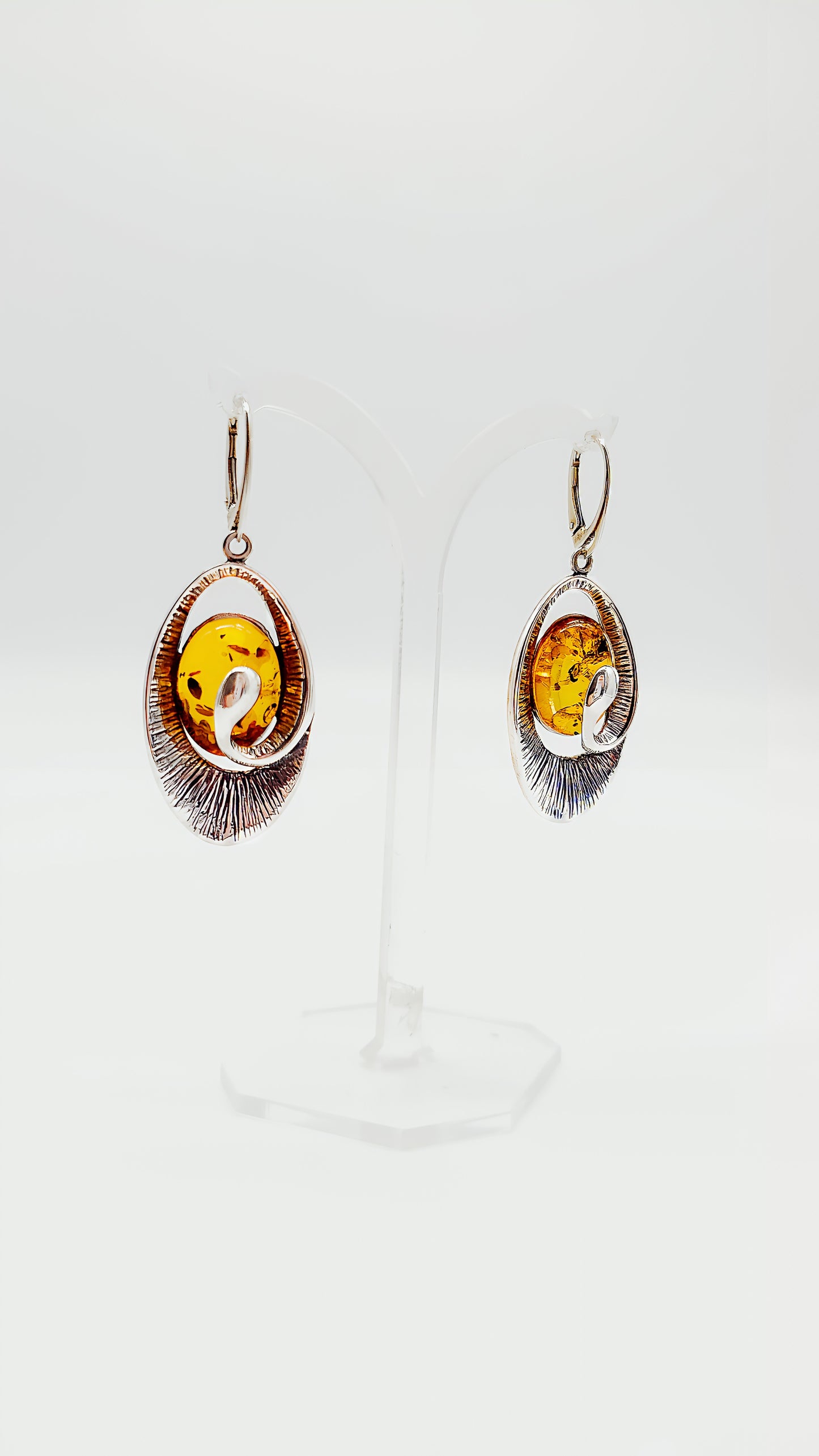 Nature meets elegance: Amber &amp; Silver