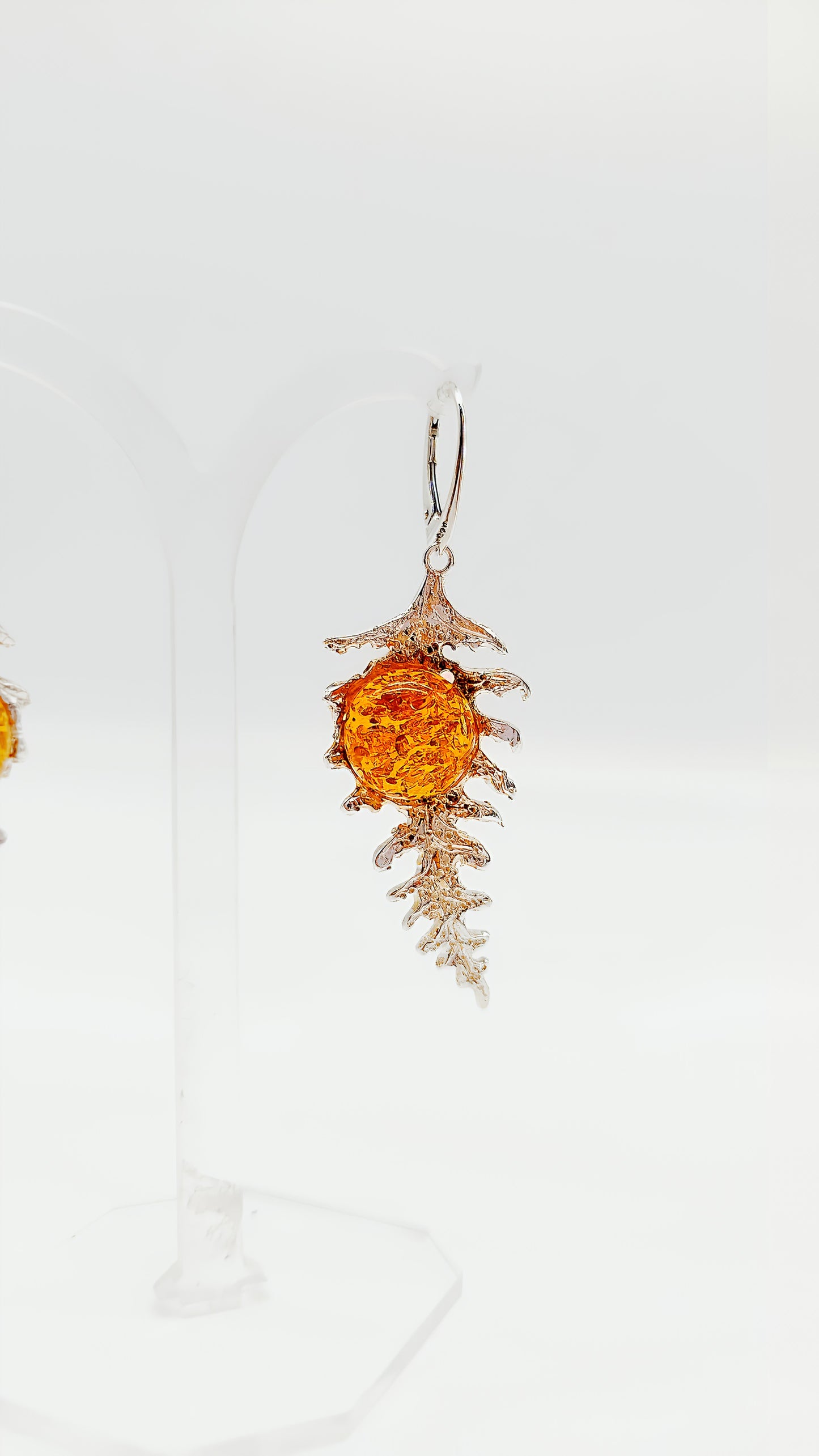 Amber magic in leaf design