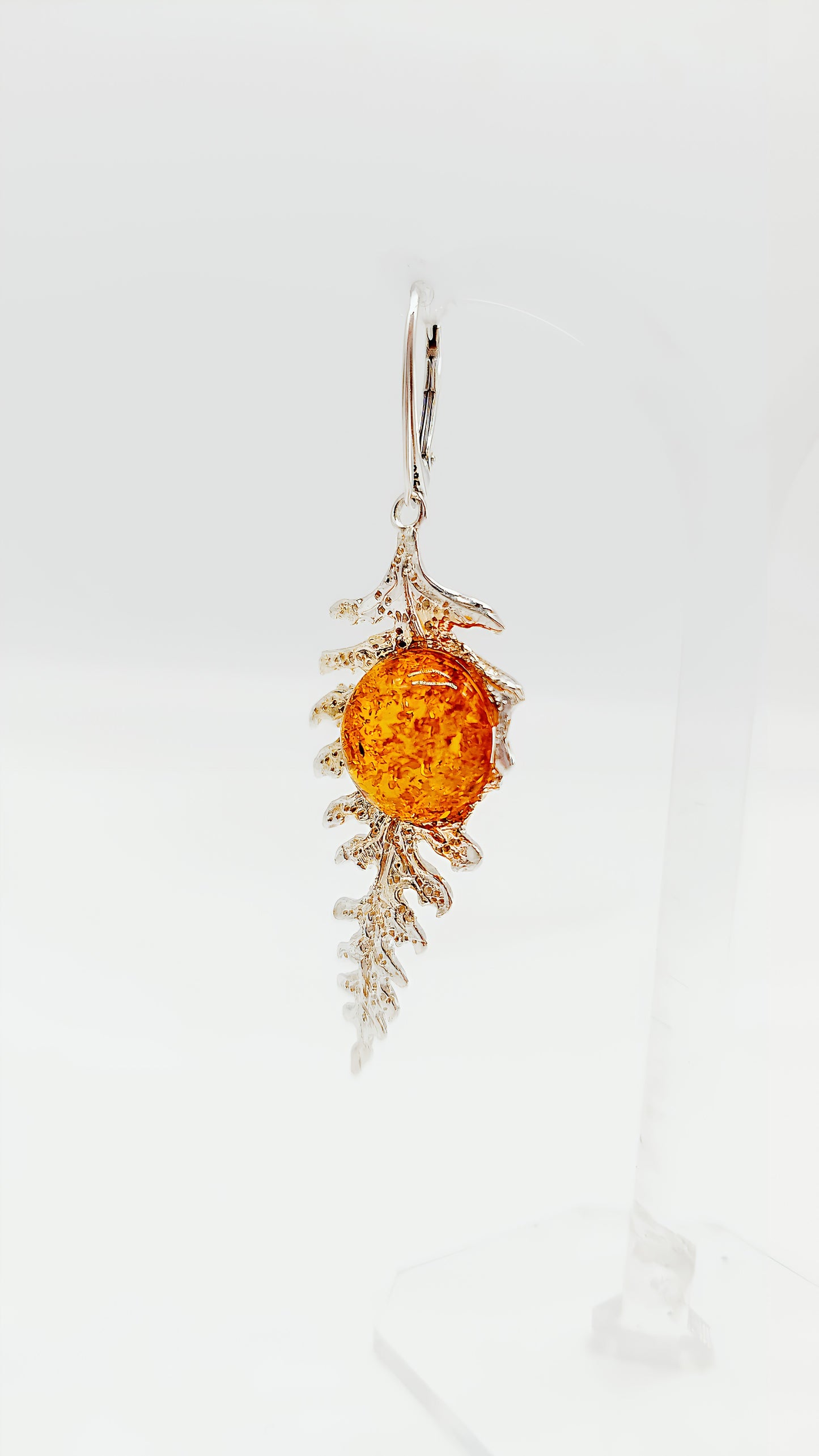 Amber magic in leaf design